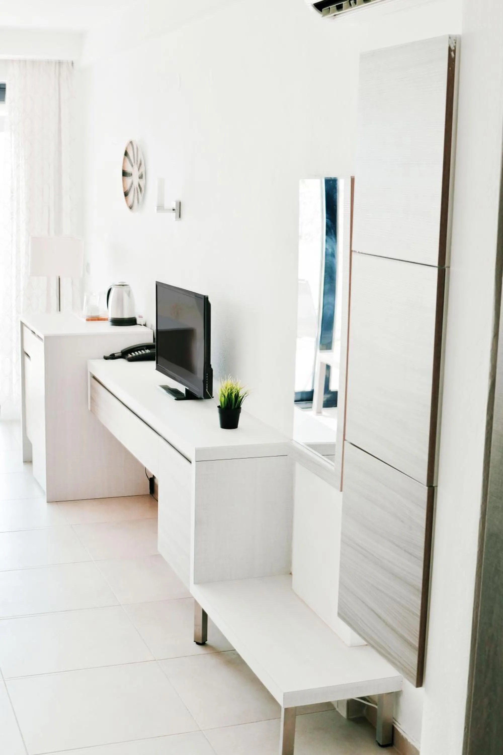 TV and multimedia in Samothraki Beach Boutique Hotel