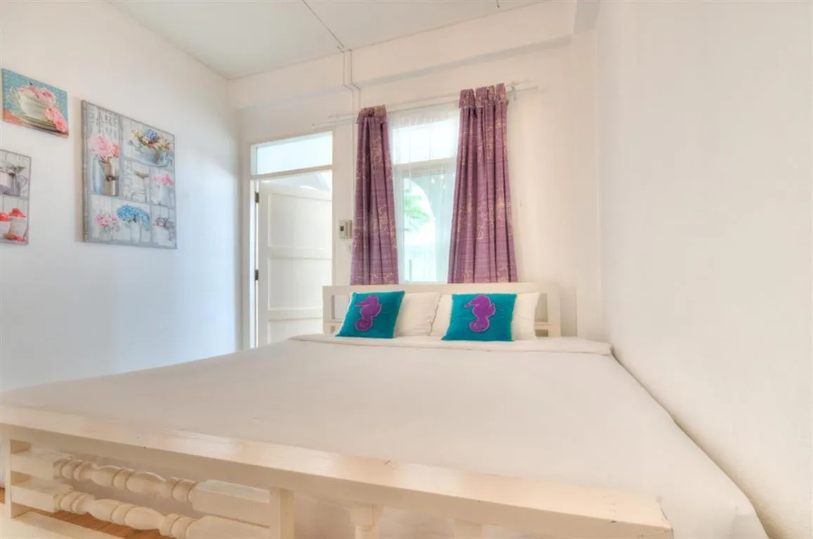 Bed in Khao Tao Beach Lodge Old Siam