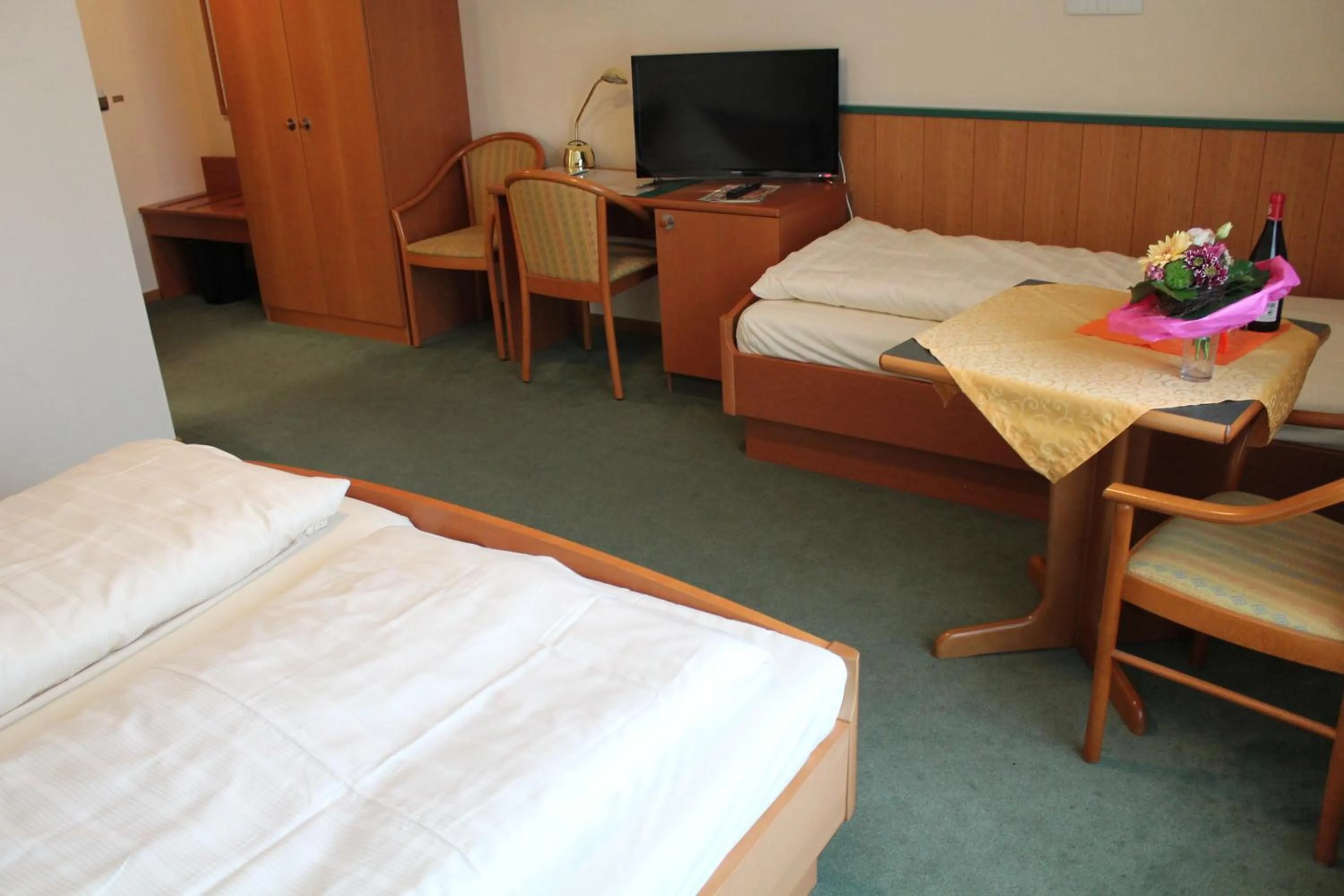 Photo of the whole room, Bed in Hotel Ideal