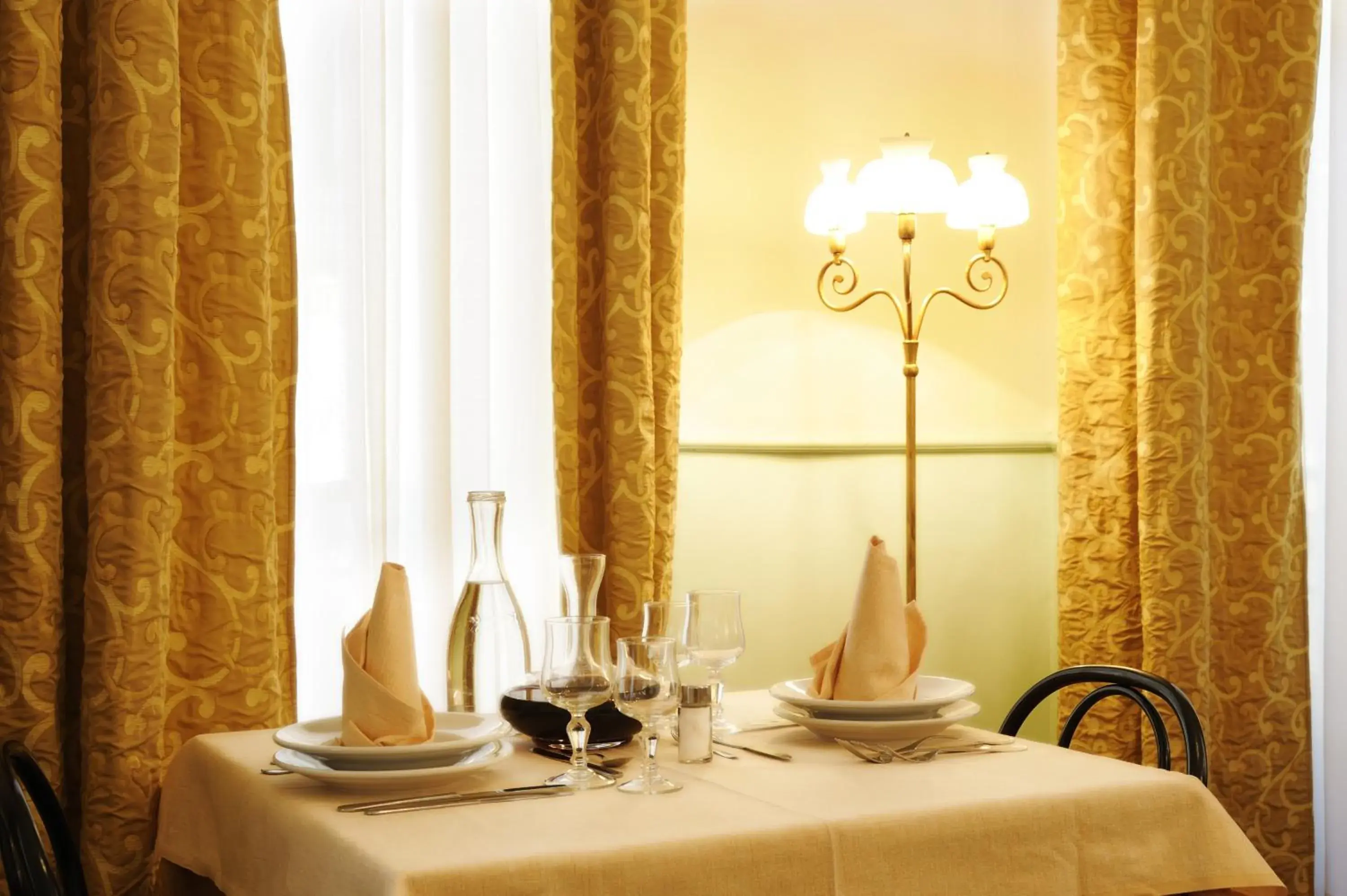 Restaurant/places to eat in Hotel Alfieri Restaurant/places to eat in Hotel Alfieri