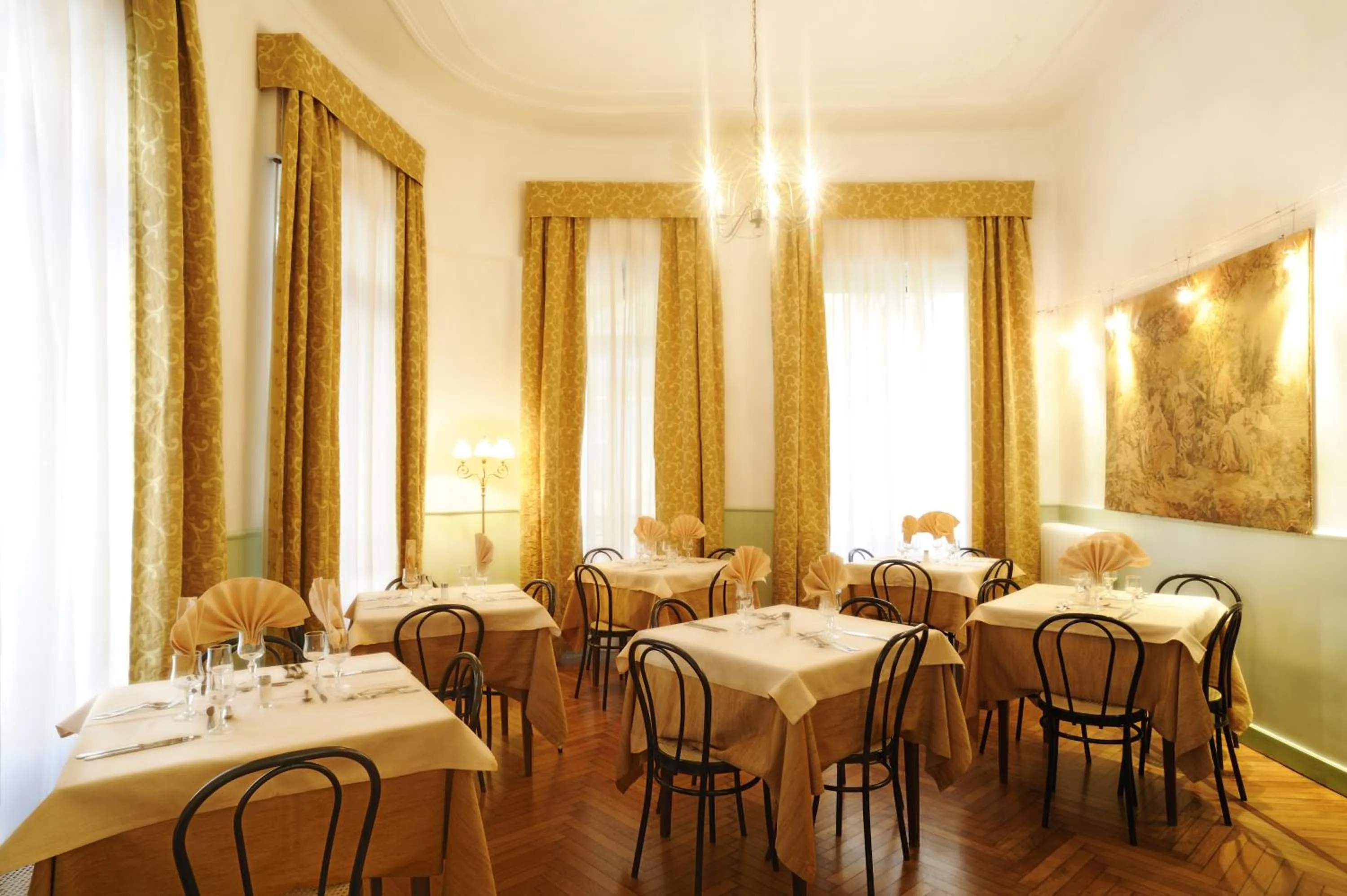 Restaurant/places to eat in Hotel Alfieri