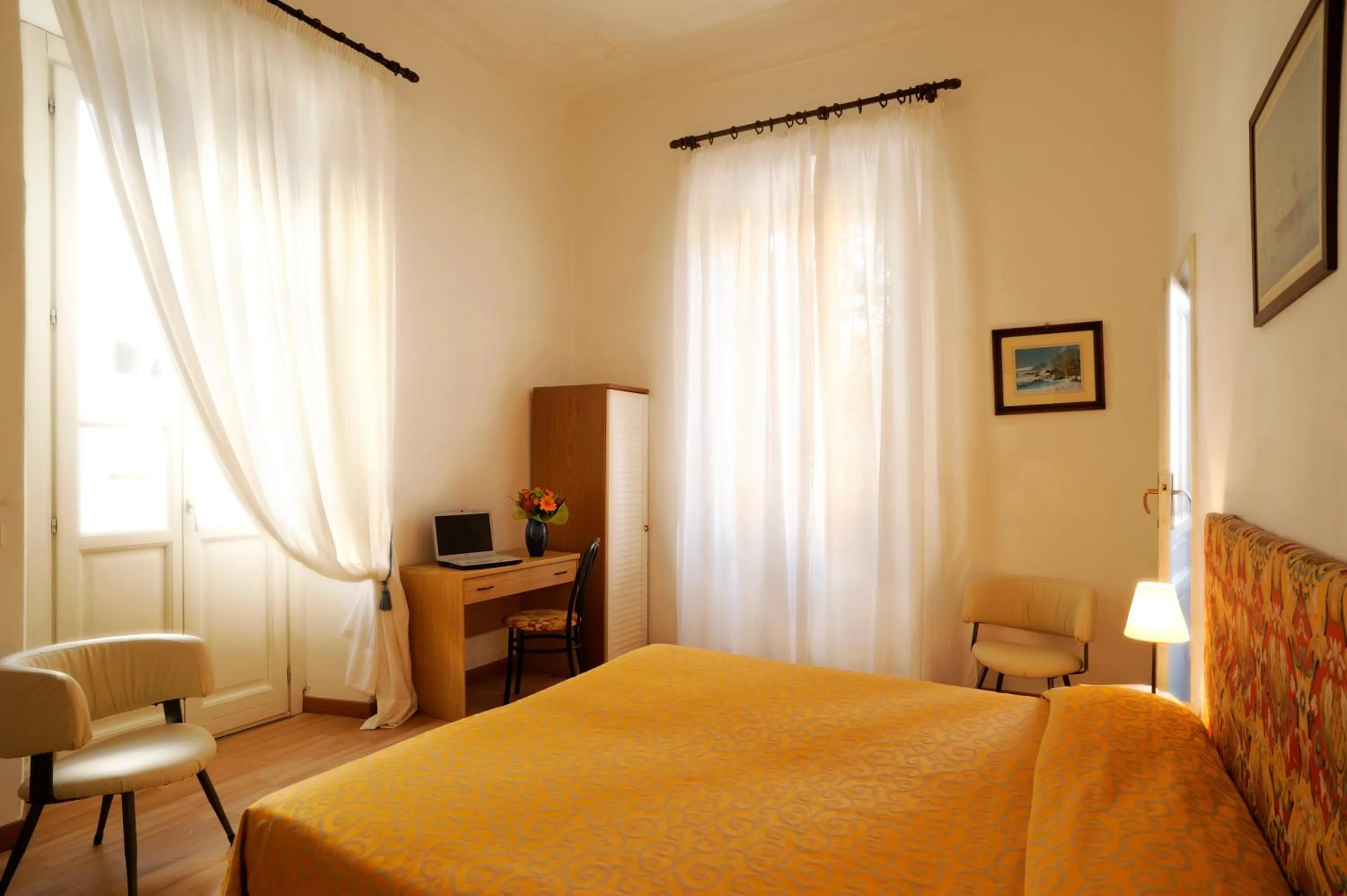 Photo of the whole room, Bed in Hotel Alfieri