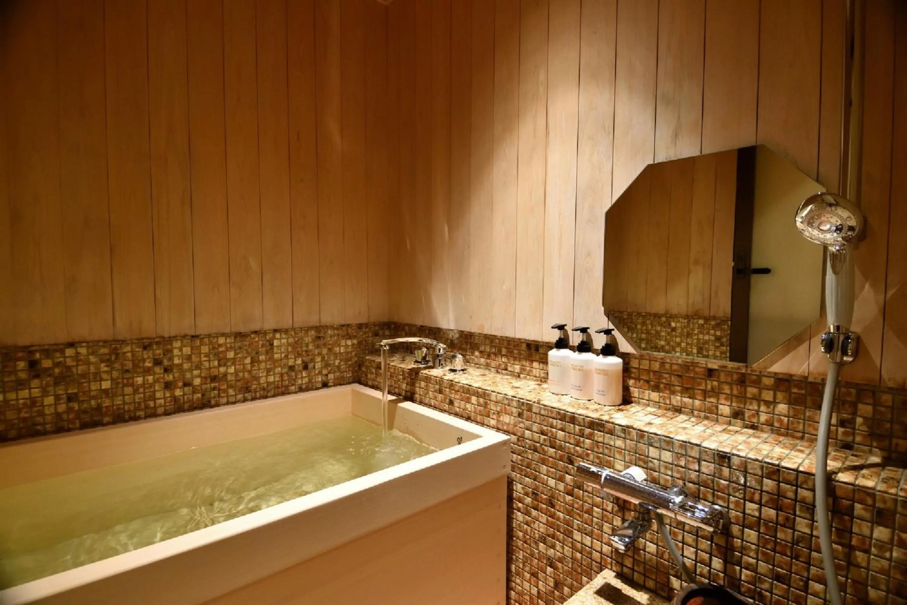 Shower in Yasaka Yutone Kyokoyado