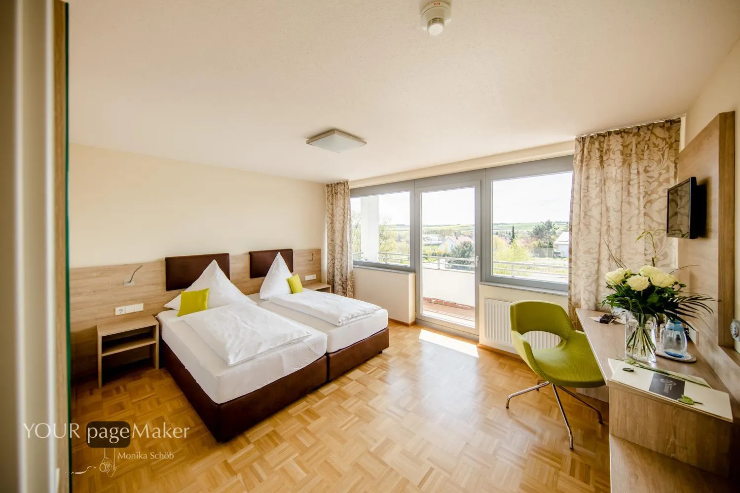 Photo of the whole room, Bed in Hotel-Restaurant Römerhof Superior