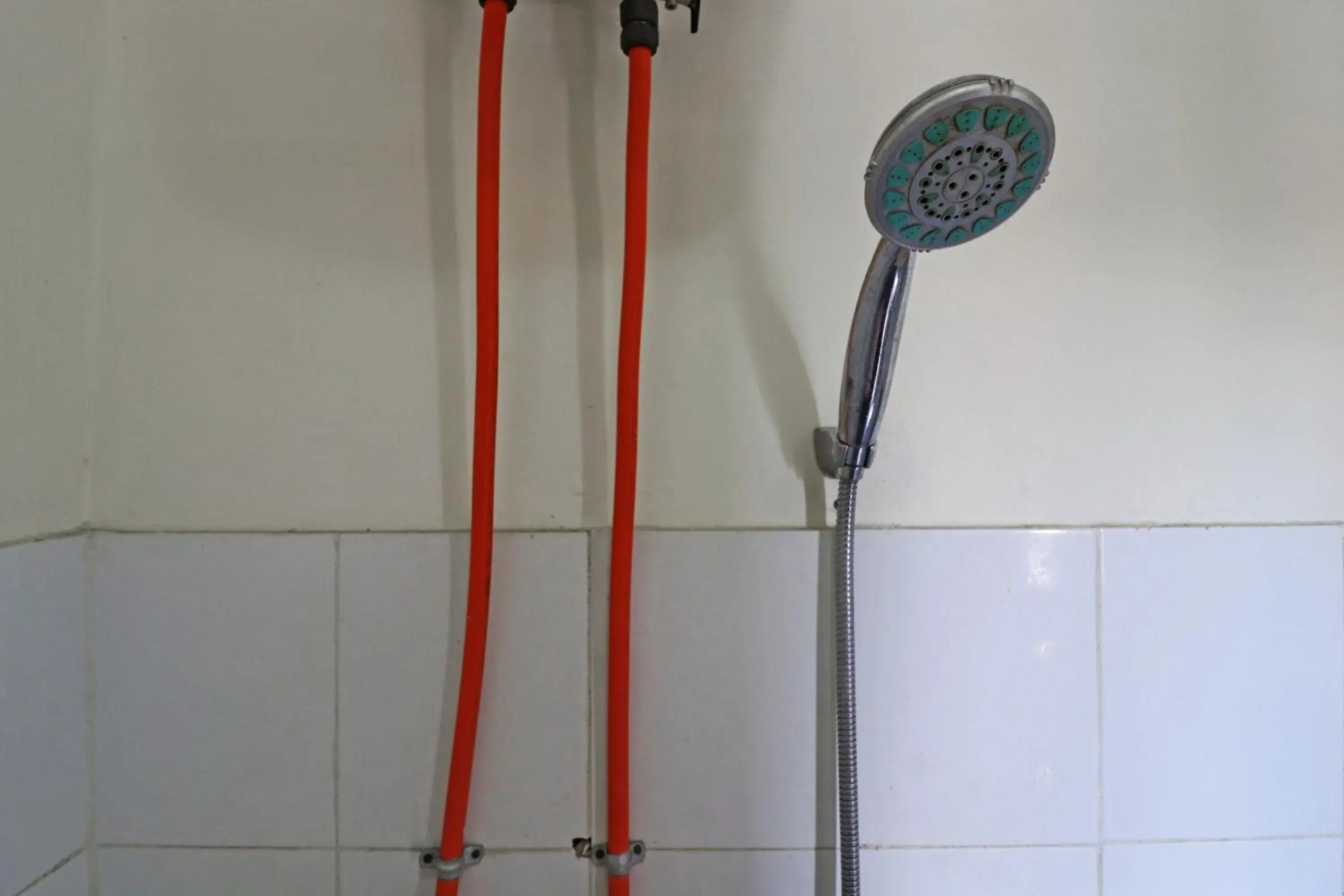 Bathroom in Inkubus Gateway Apartment Ahmad Yani by Ridwan Bathroom in Inkubus Gateway Apartment Ahmad Yani by Ridwan