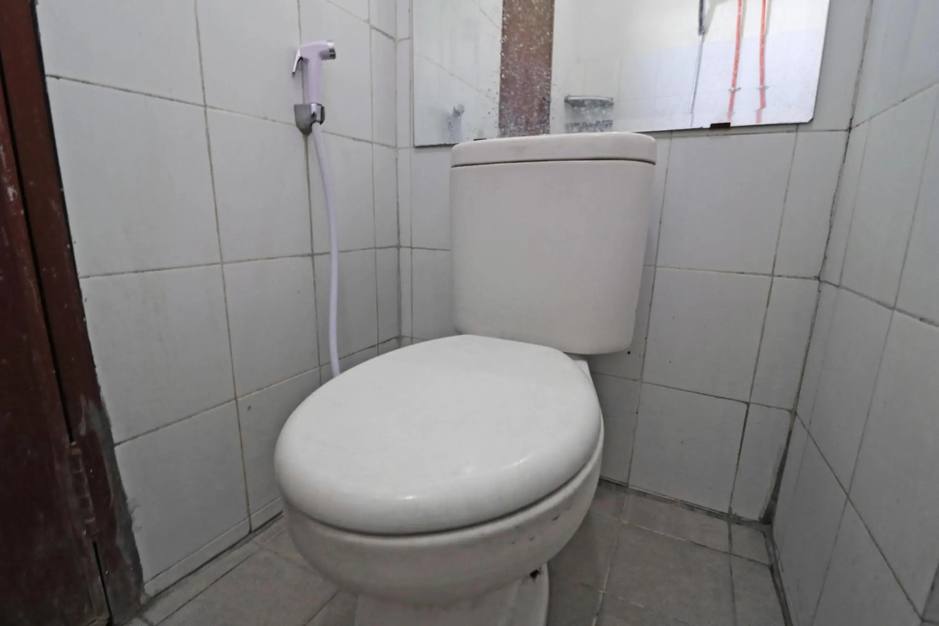 Toilet in Inkubus Gateway Apartment Ahmad Yani by Ridwan Toilet in Inkubus Gateway Apartment Ahmad Yani by Ridwan