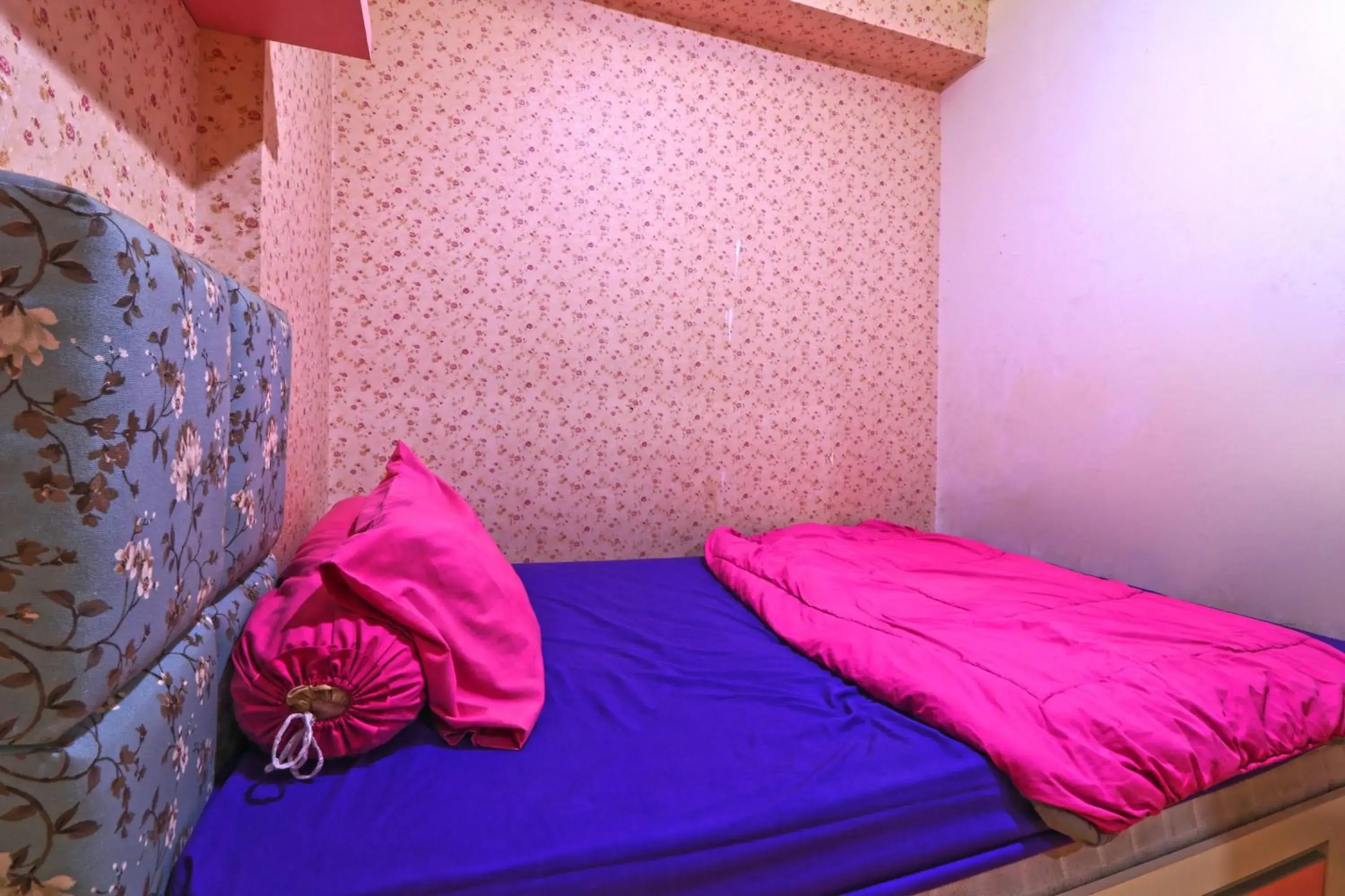 Bed in Inkubus Gateway Apartment Ahmad Yani by Ridwan Bed in Inkubus Gateway Apartment Ahmad Yani by Ridwan