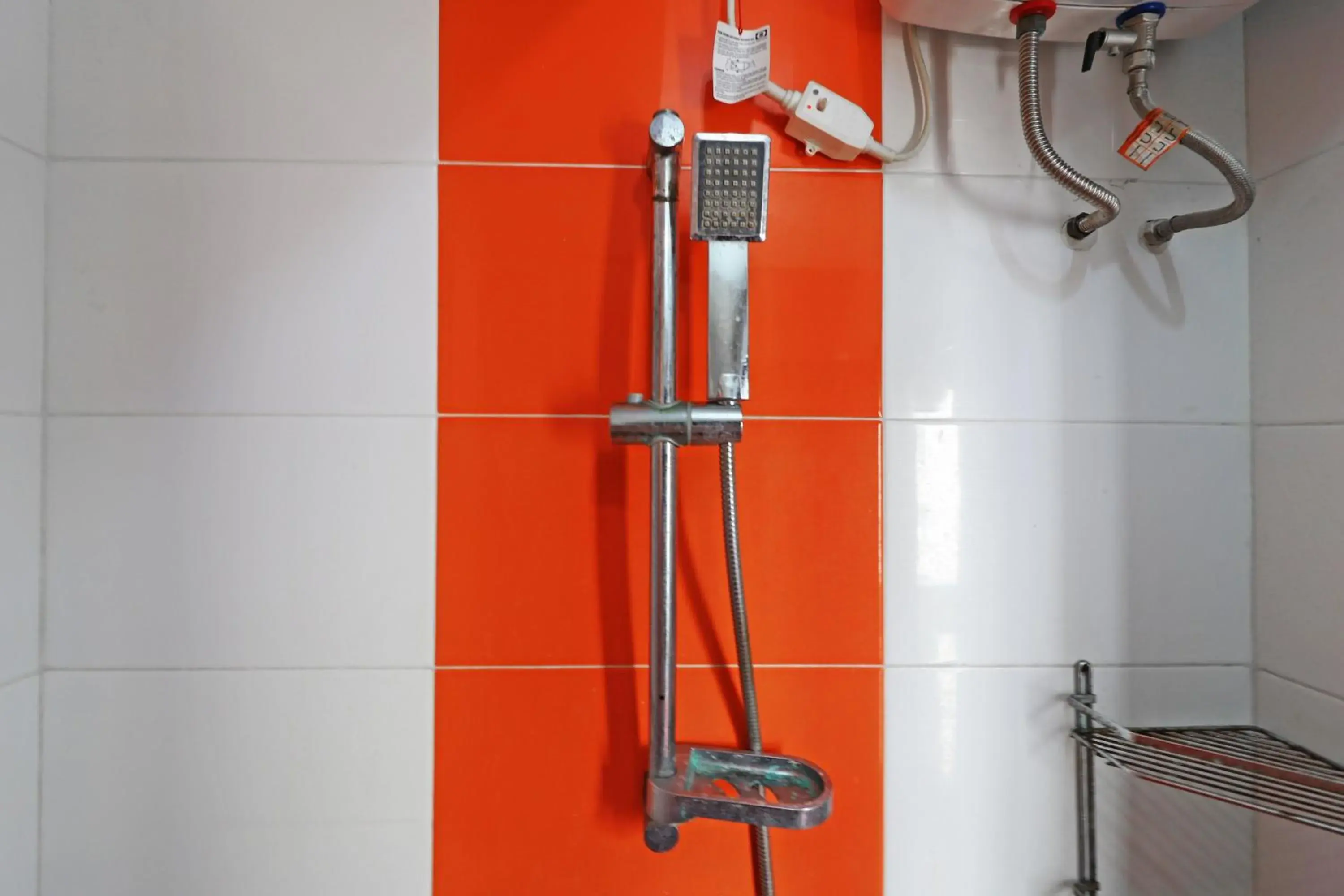 Shower in Inkubus Gateway Apartment Ahmad Yani by Ridwan Shower in Inkubus Gateway Apartment Ahmad Yani by Ridwan