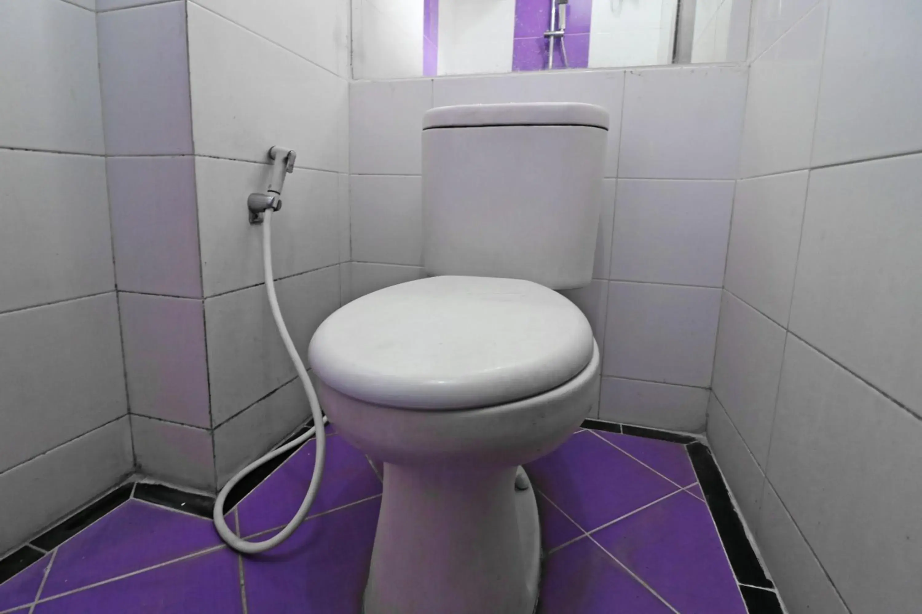 Toilet in Inkubus Gateway Apartment Ahmad Yani by Ridwan Toilet in Inkubus Gateway Apartment Ahmad Yani by Ridwan