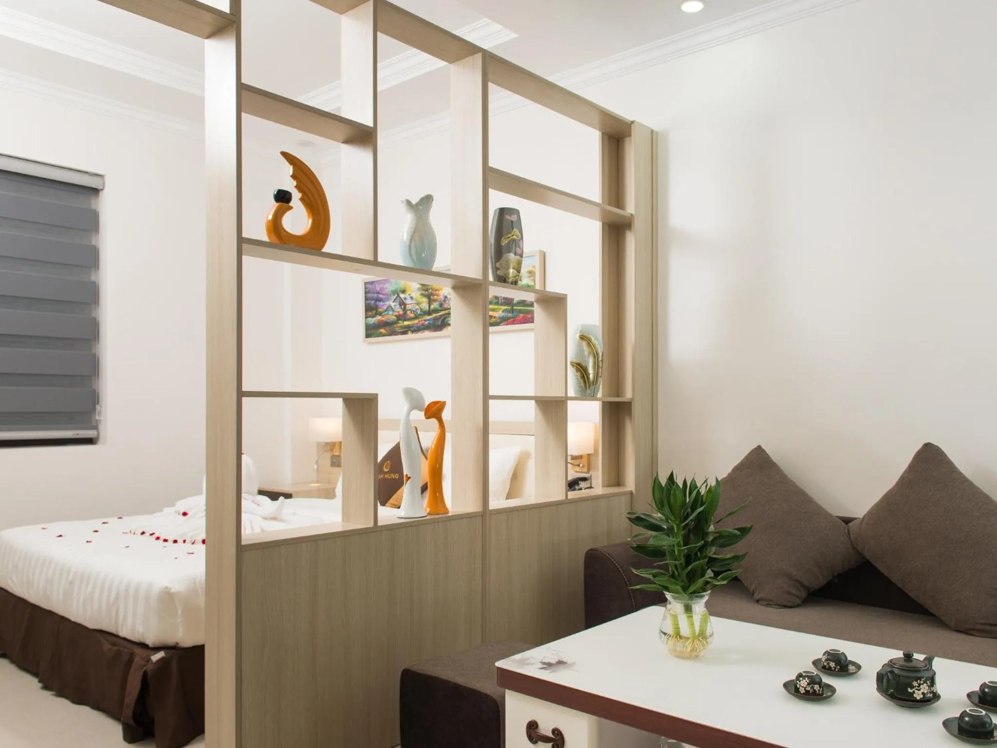 Bed in Canh Hung Palace