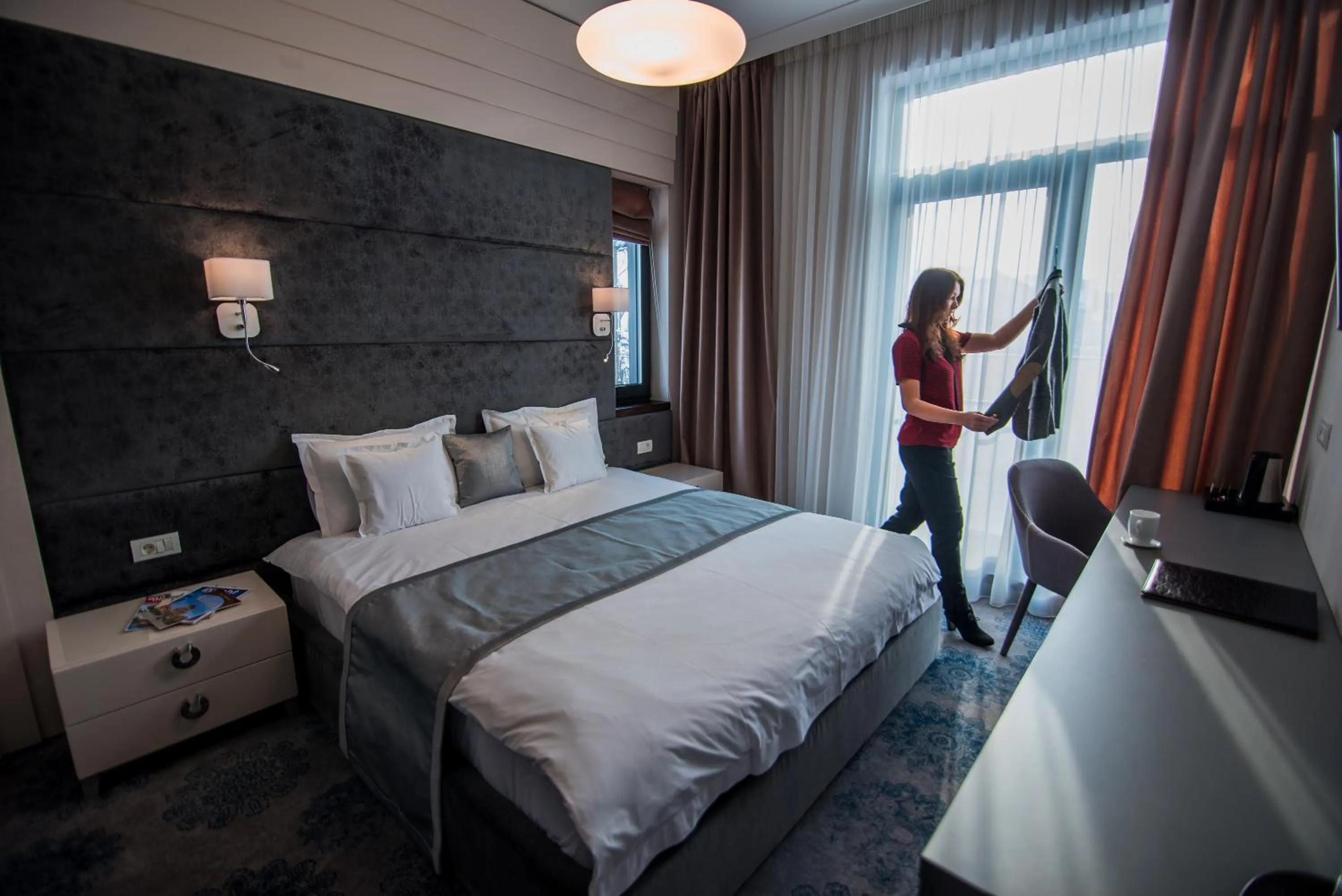 Photo of the whole room, Bed in Element