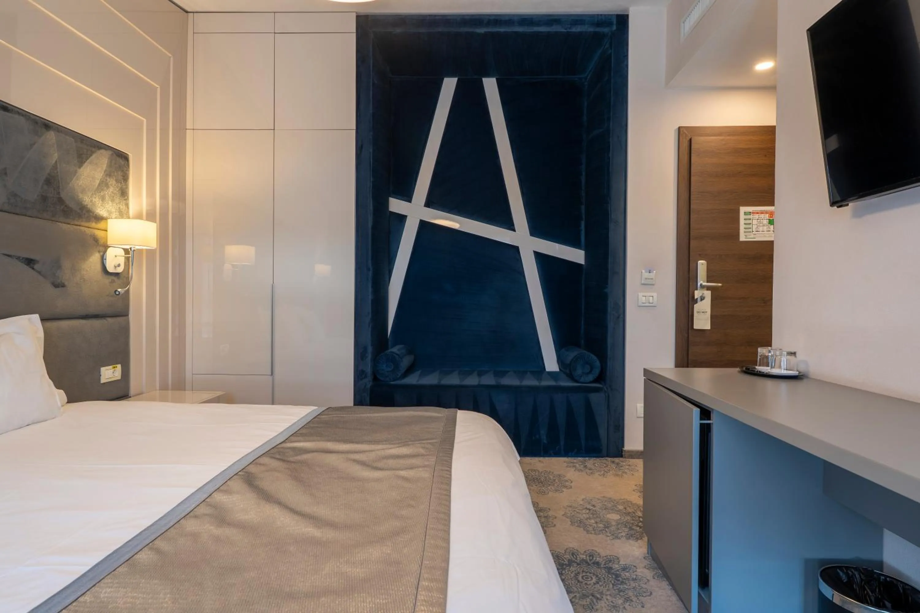 Bedroom, Bed in Element