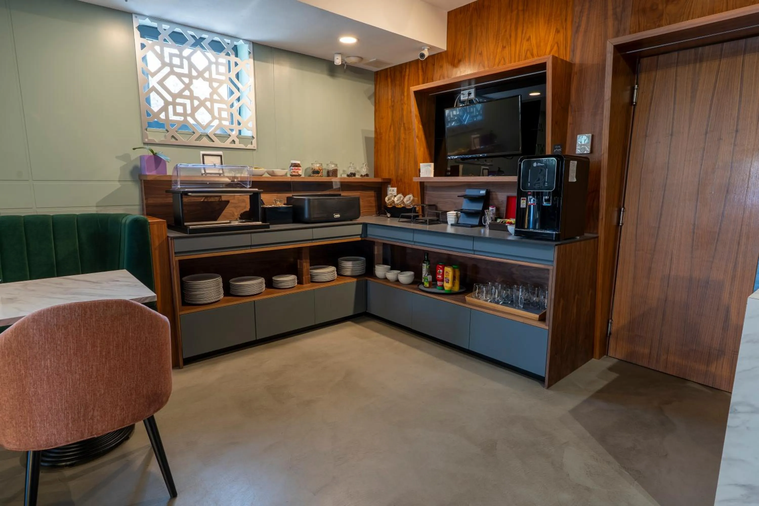 Breakfast in Element