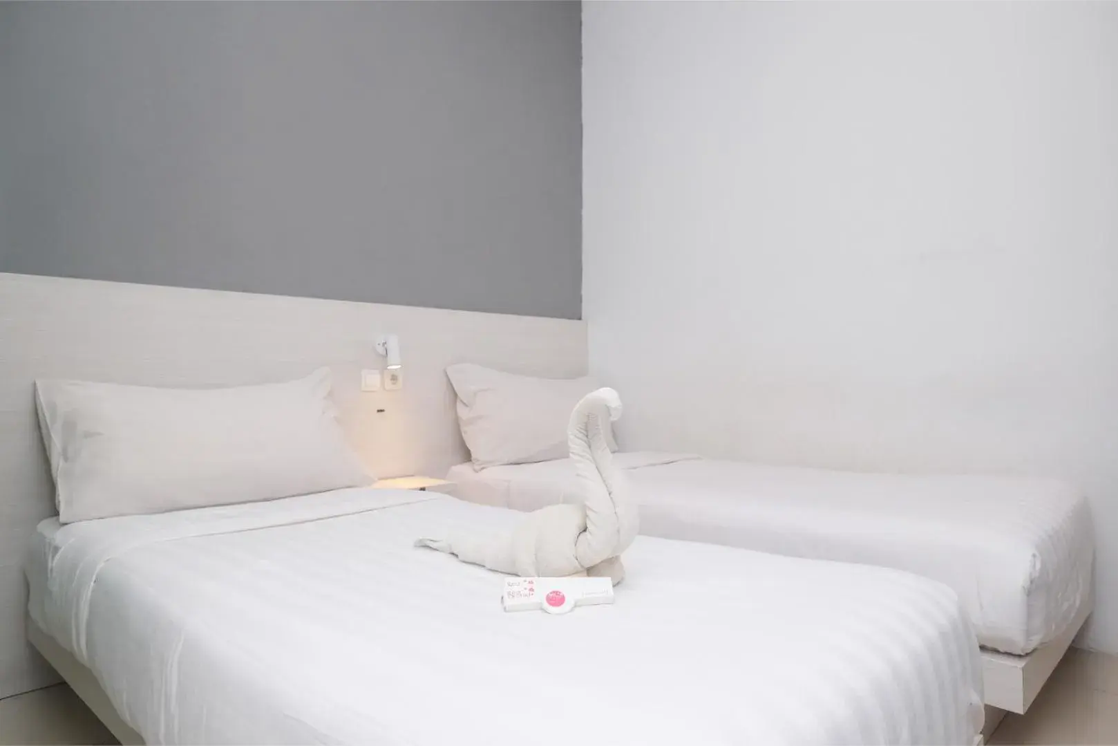 Superior Twin Room in Red Orchid Hotel by Sajiwa Superior Twin Room in Red Orchid Hotel by Sajiwa