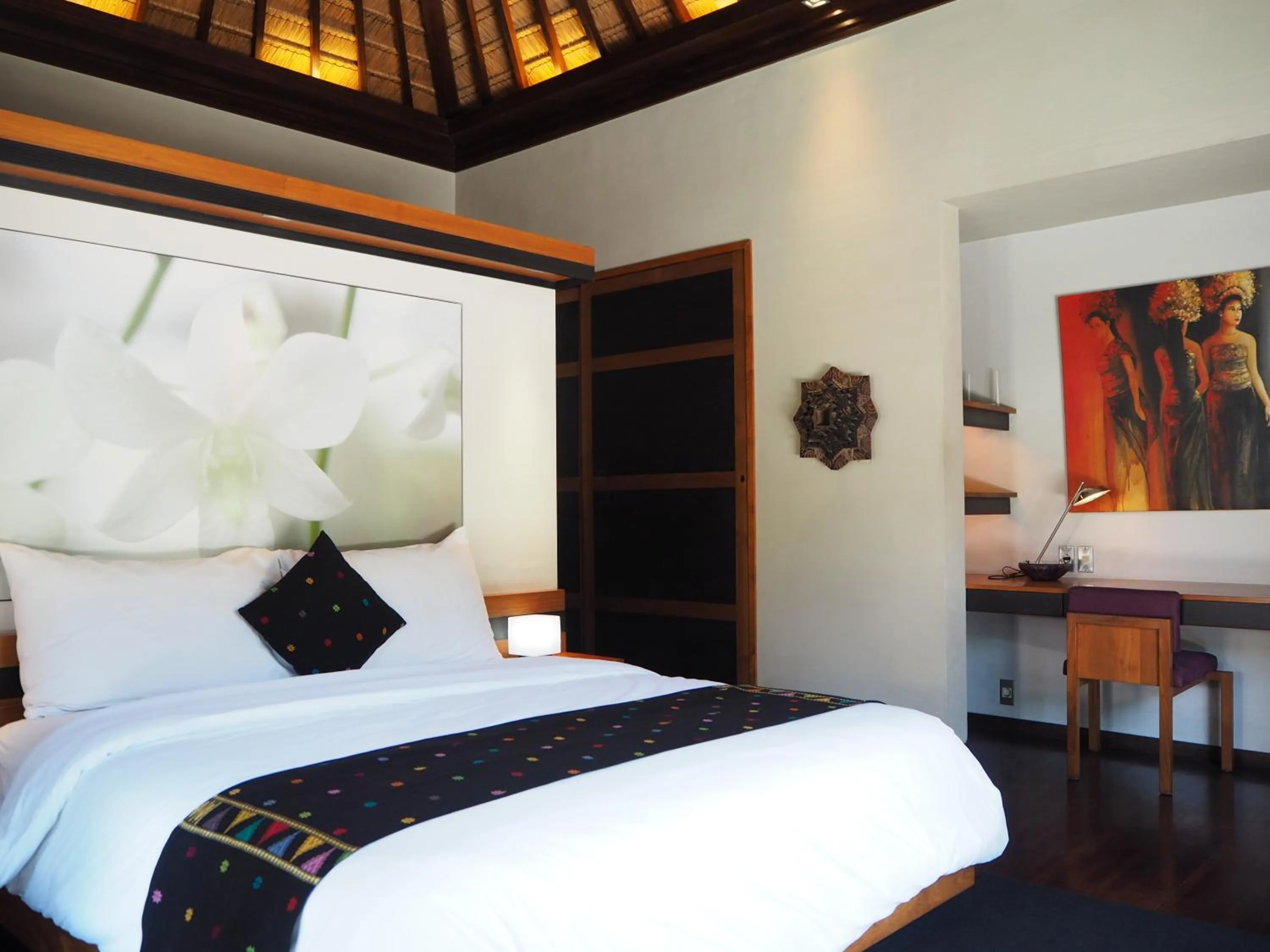 Bed in Pronoia Beach Resort
