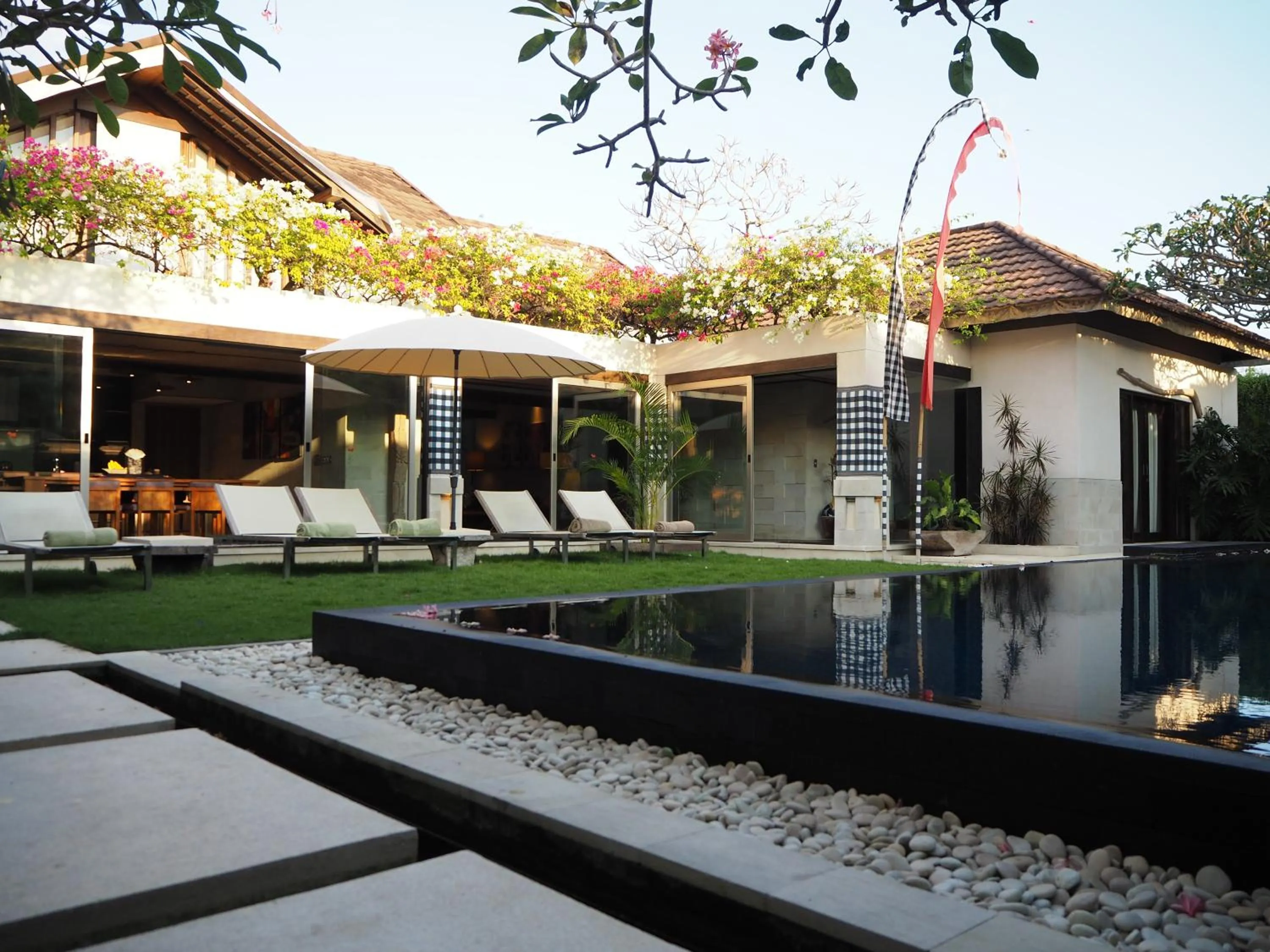 Property building in Pronoia Beach Resort