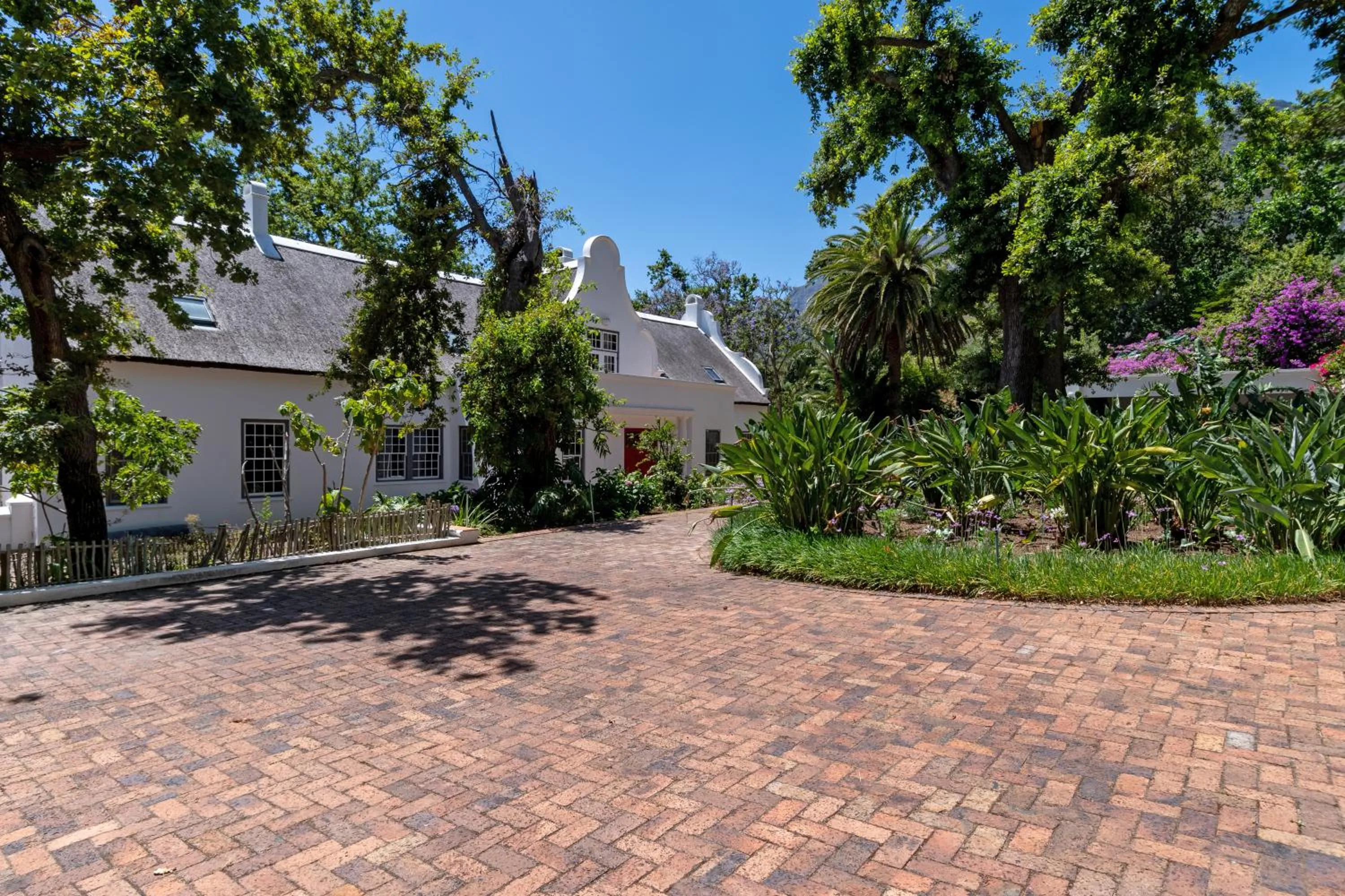 Property building in Mont Angelis