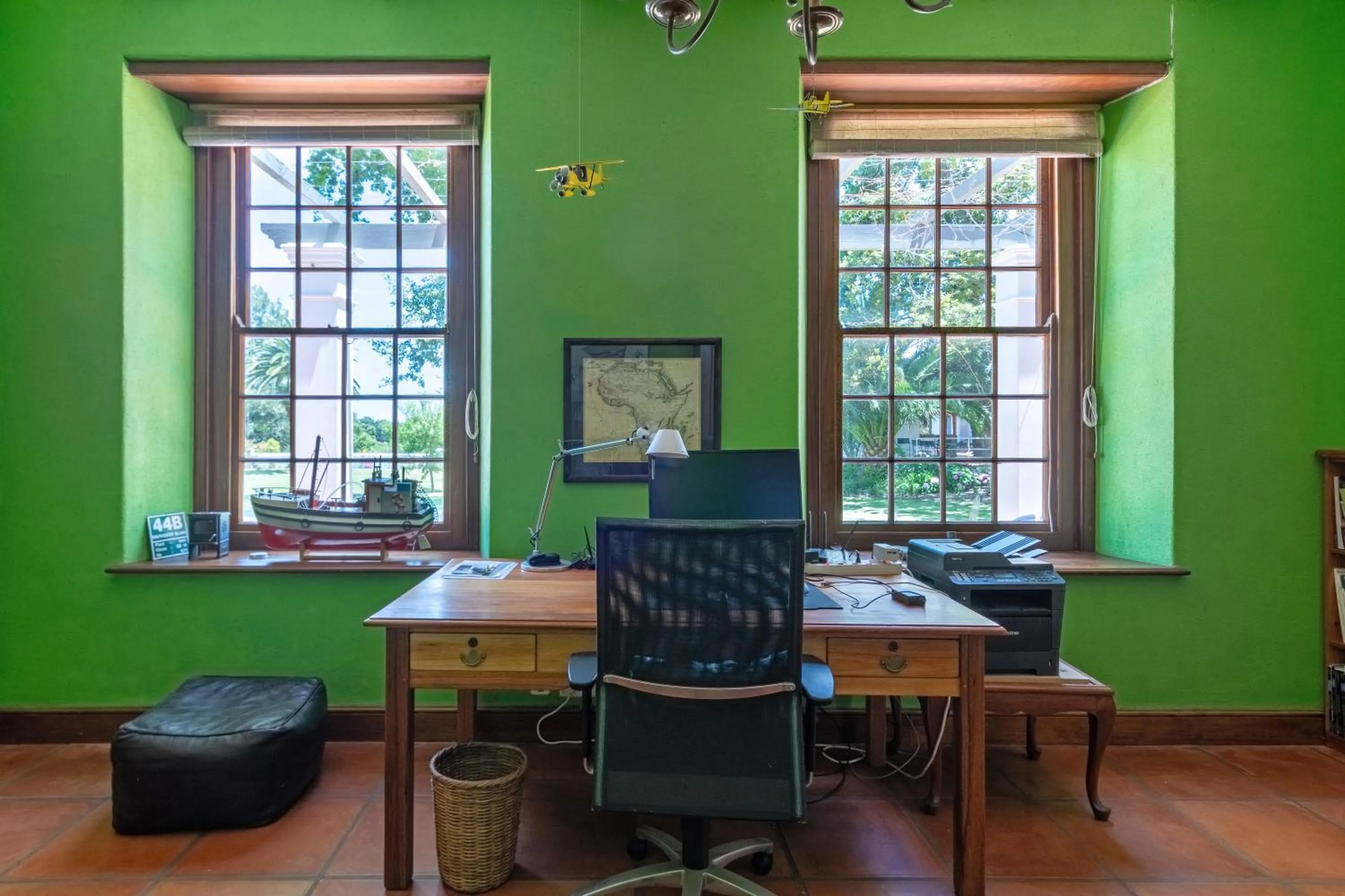 Business facilities in Mont Angelis