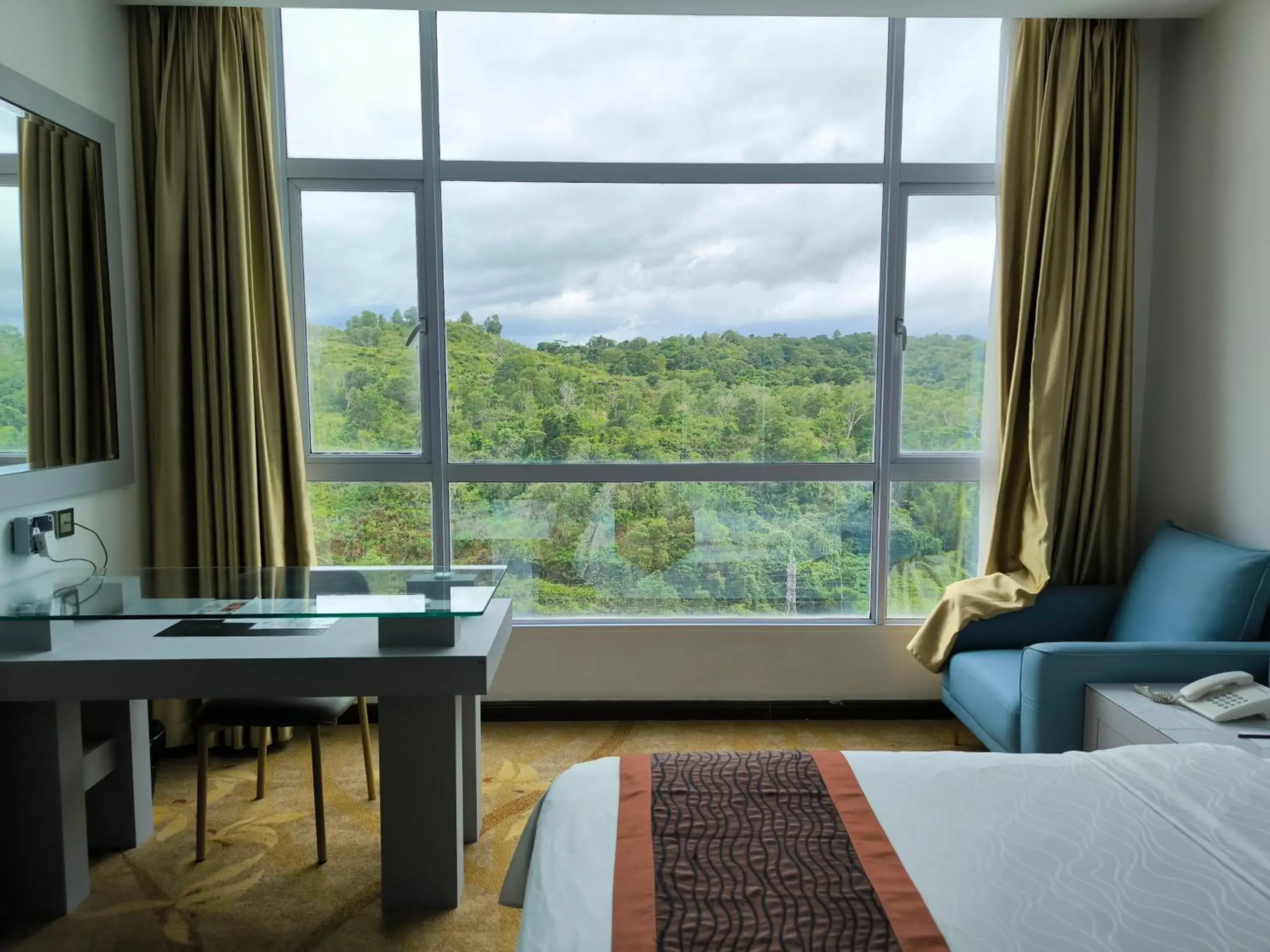 View (from property/room), Bed in Meritz Hotel View (from property/room), Bed in Meritz Hotel