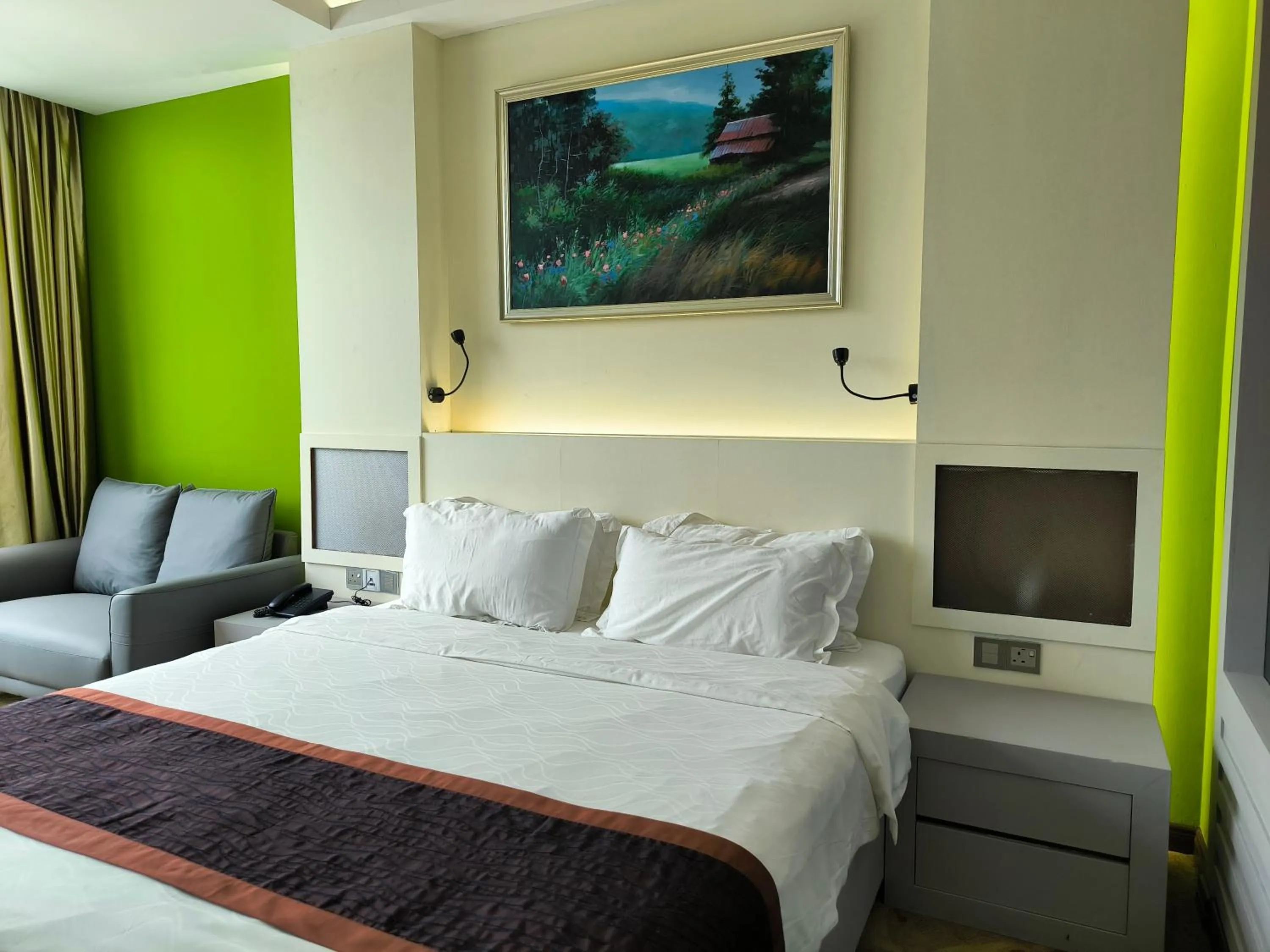 Bedroom, Bed in Meritz Hotel