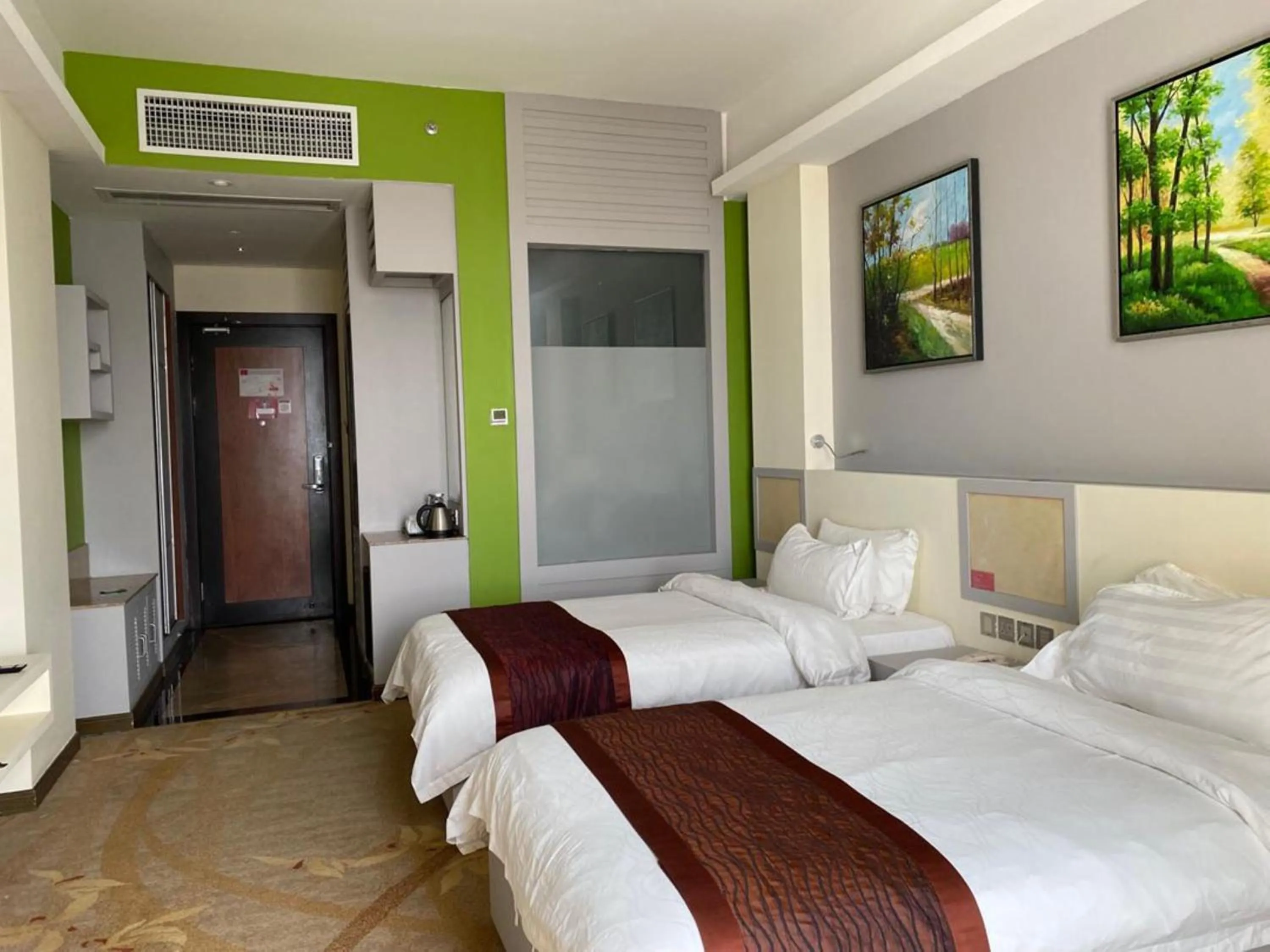 Bedroom, Bed in Meritz Hotel