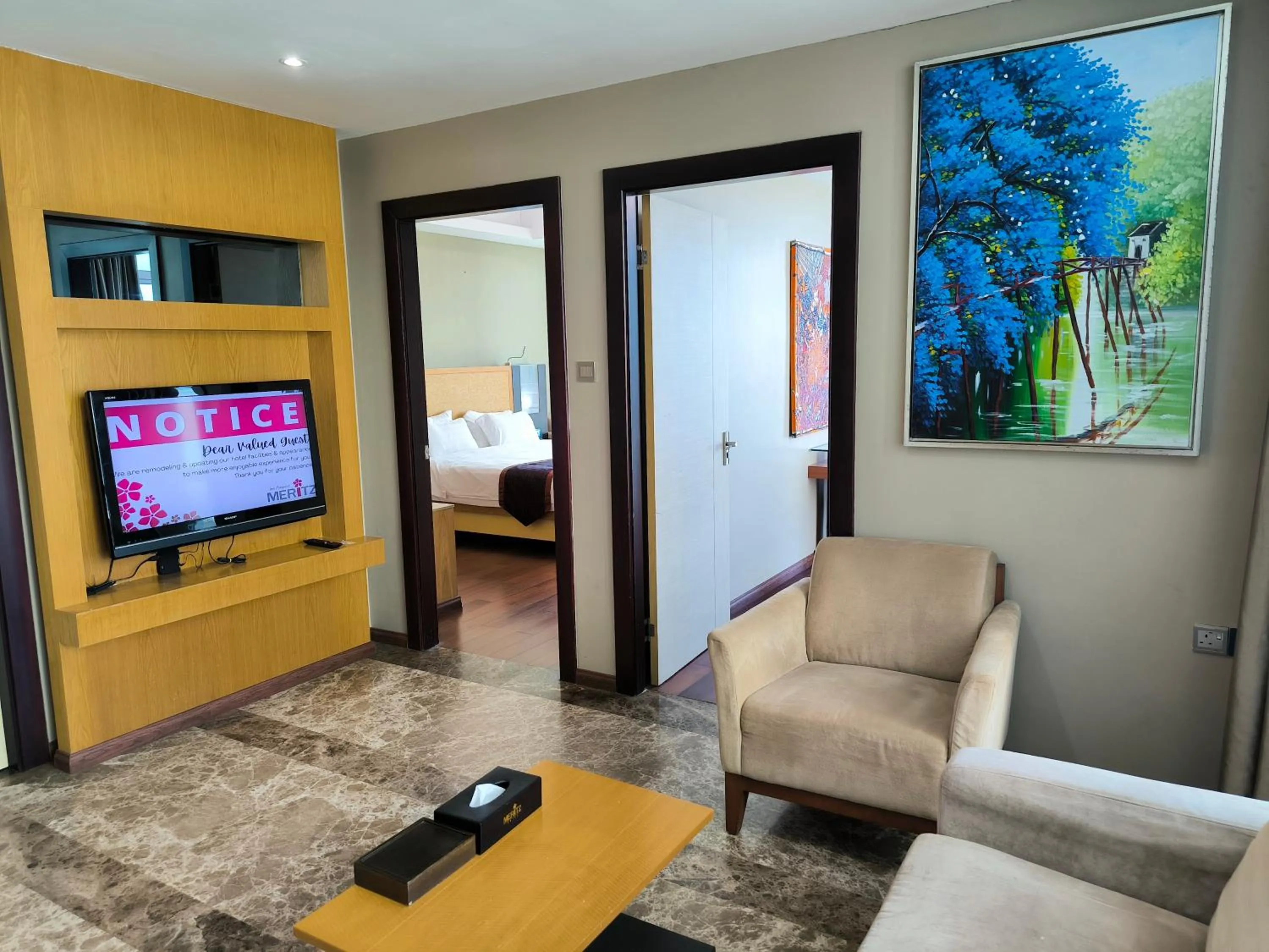 Living room, Bed in Meritz Hotel