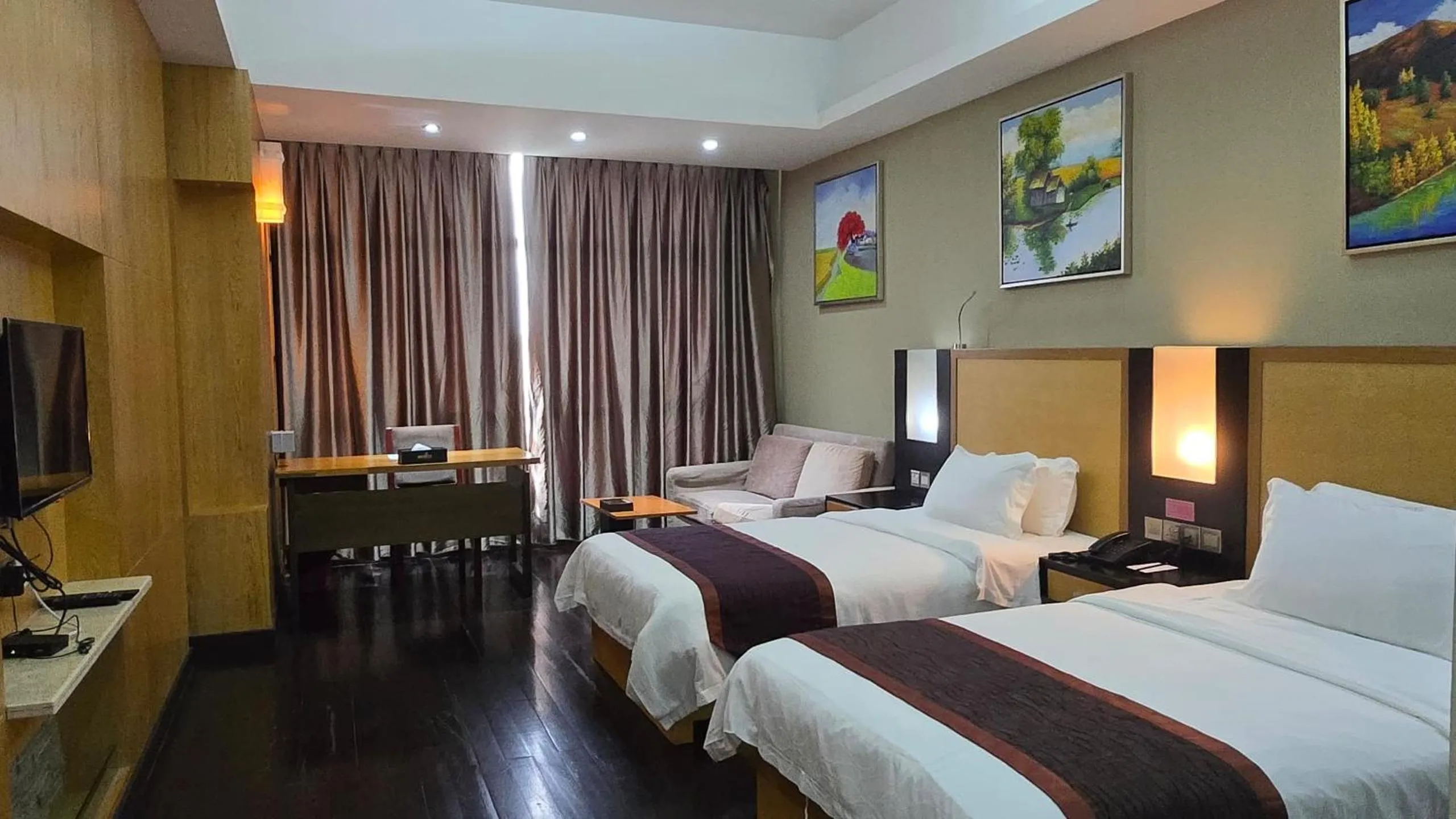 Bedroom, Bed in Meritz Hotel