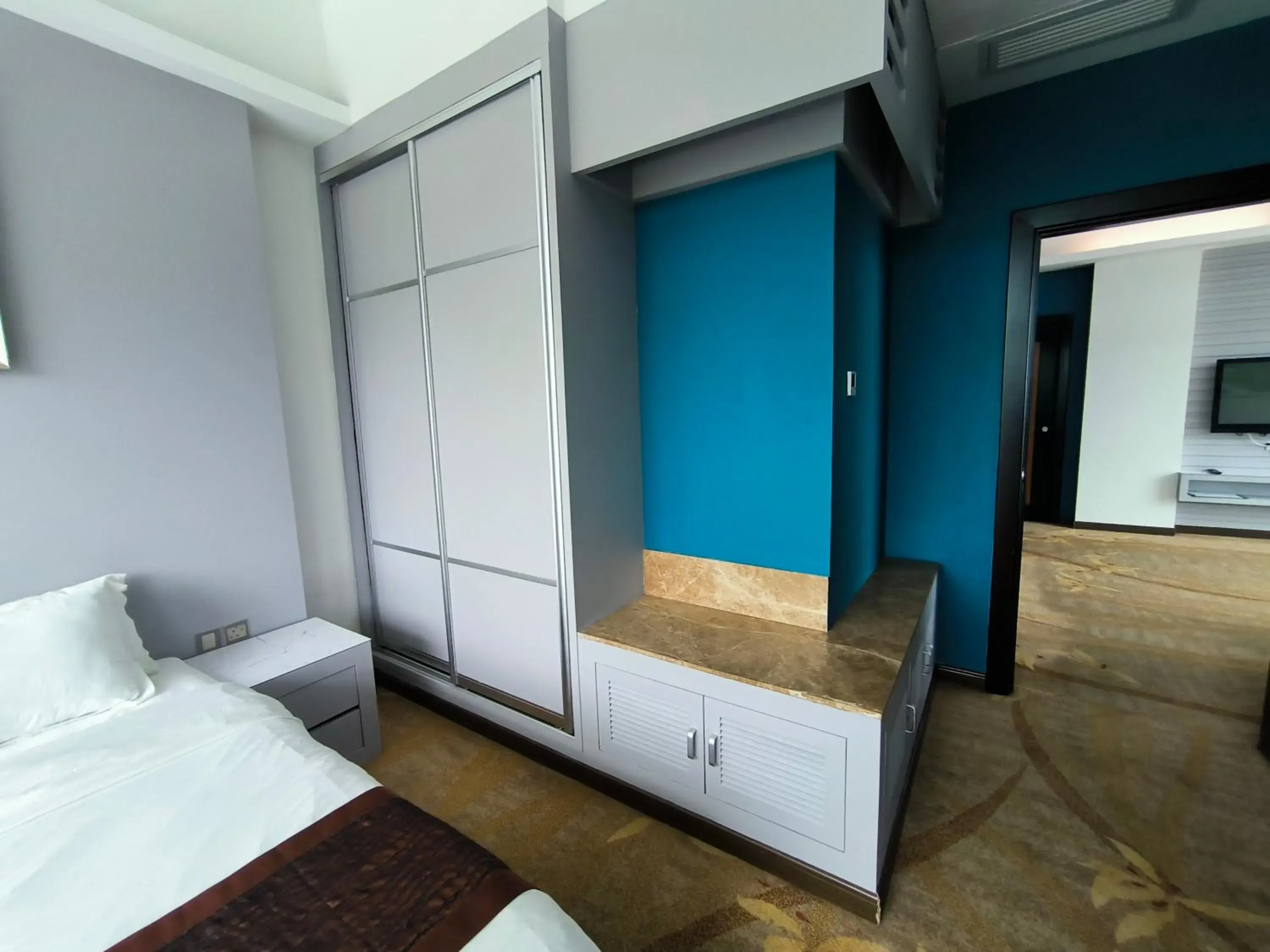 wardrobe, Bed in Meritz Hotel wardrobe, Bed in Meritz Hotel