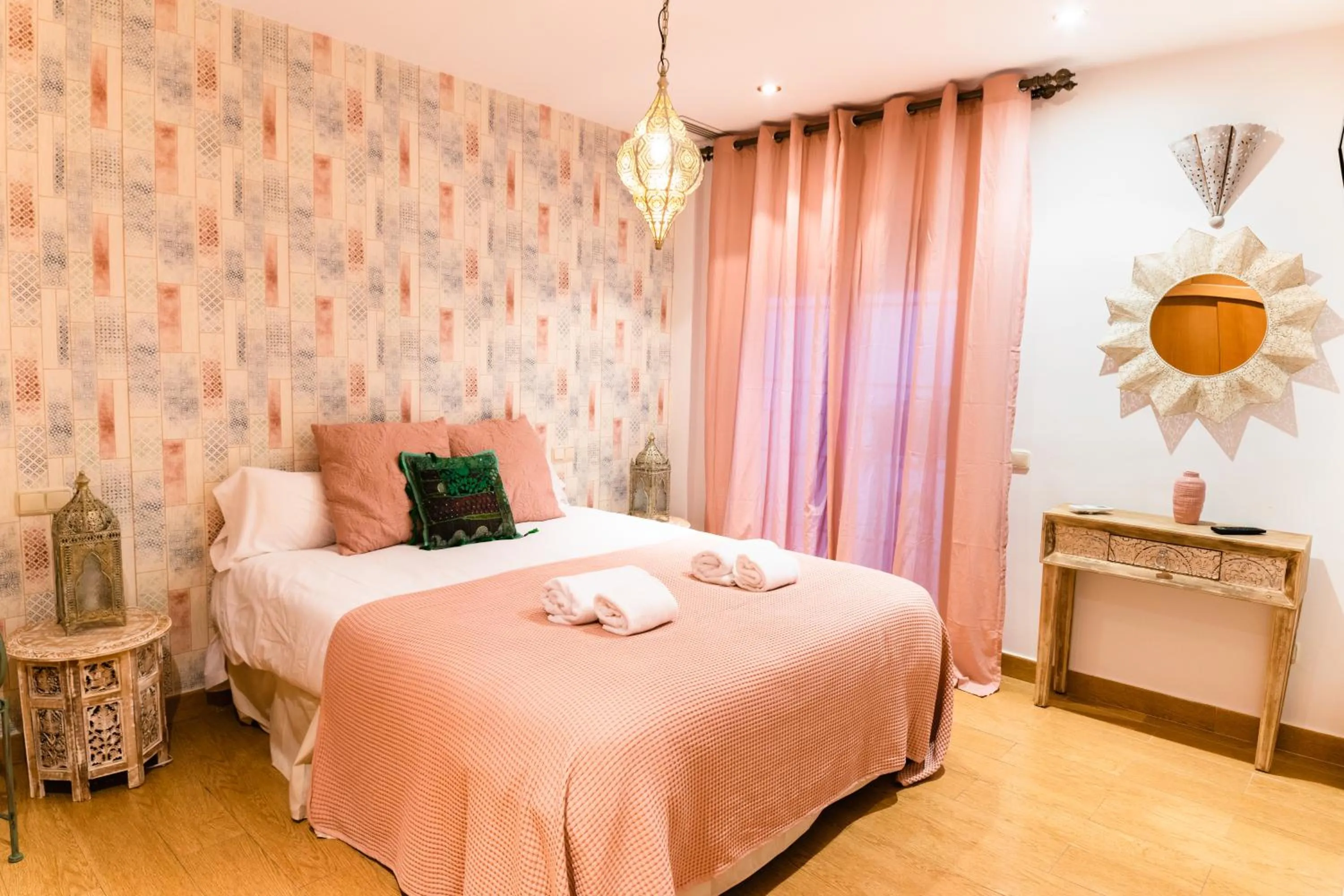 Bedroom, Bed in Triana Luxury Home