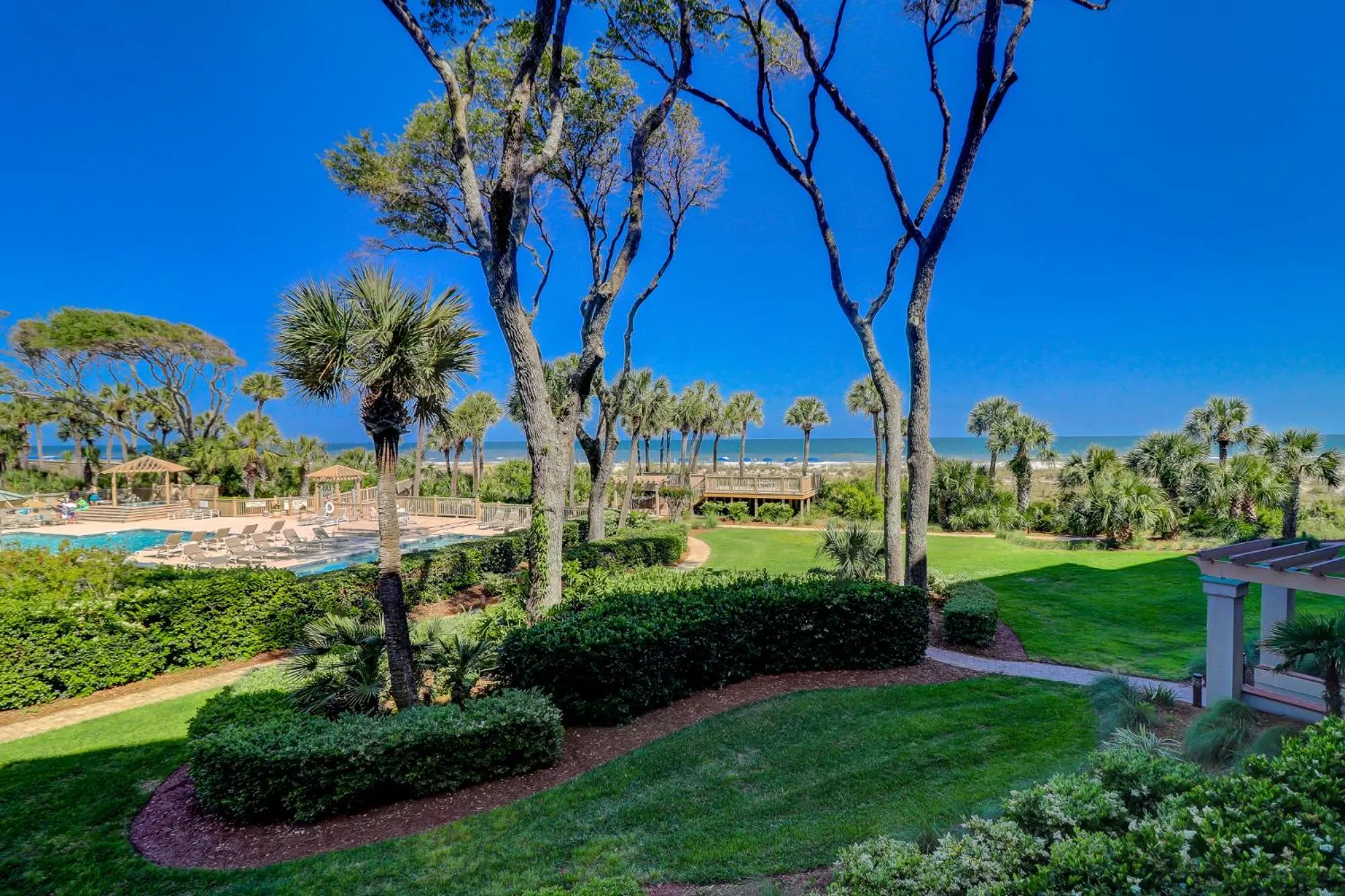 Luxury 2 BR 2 BA Oceanfront Condo King Bed 2 Twins Bikes & Beach Gear included