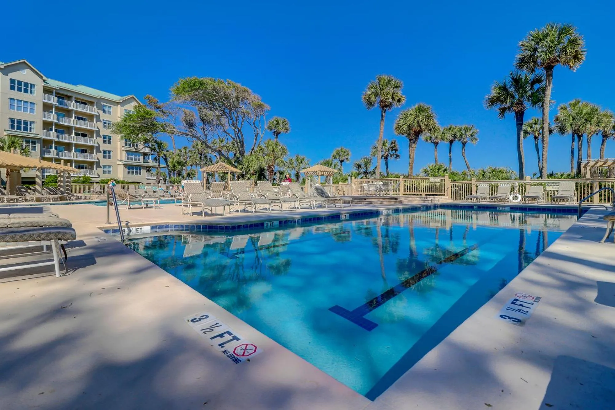 Luxury 2 BR 2 BA Oceanfront Condo King Bed 2 Twins Bikes & Beach Gear included