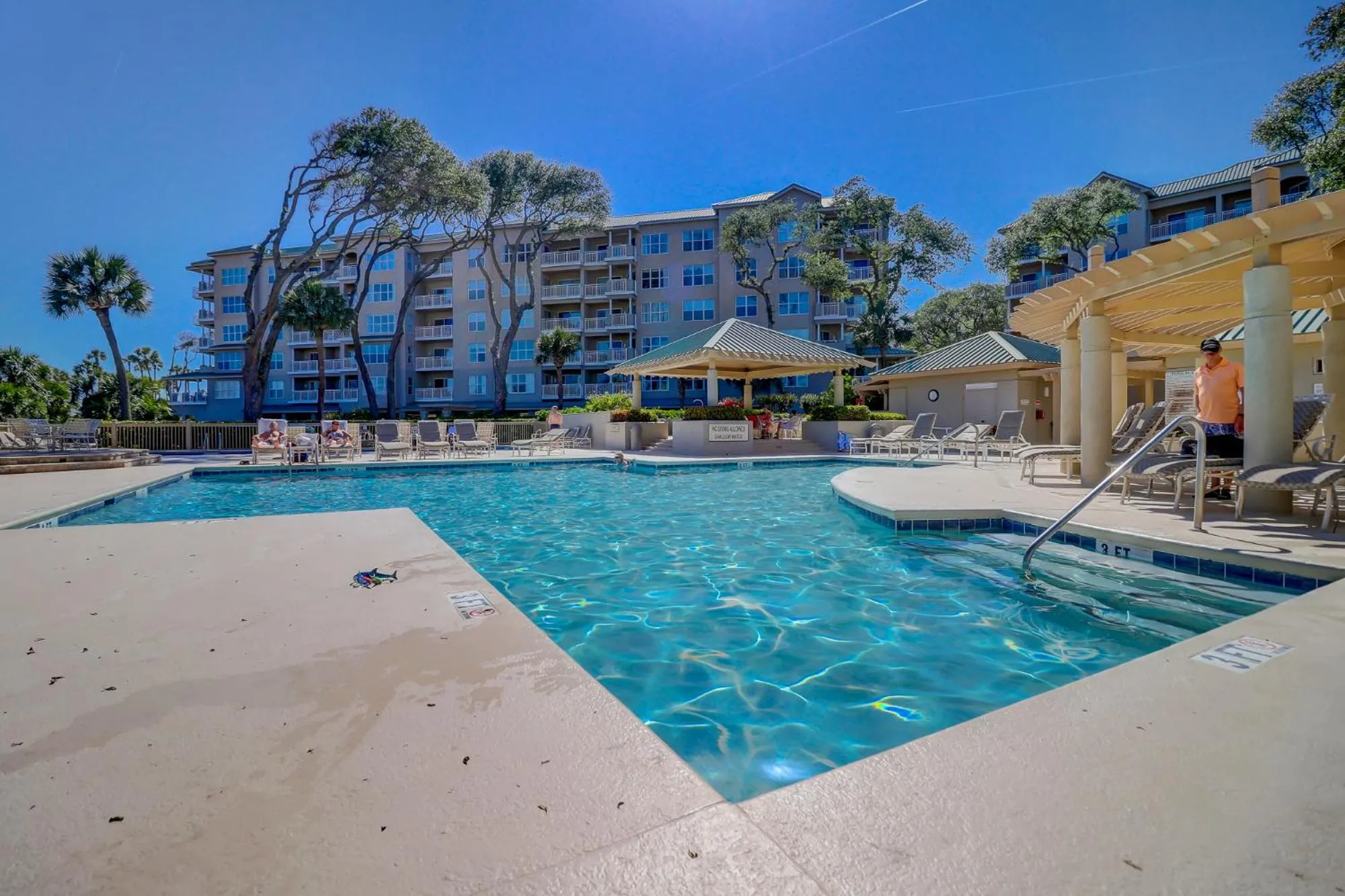 Luxury 2 BR 2 BA Oceanfront Condo King Bed 2 Twins Bikes & Beach Gear included