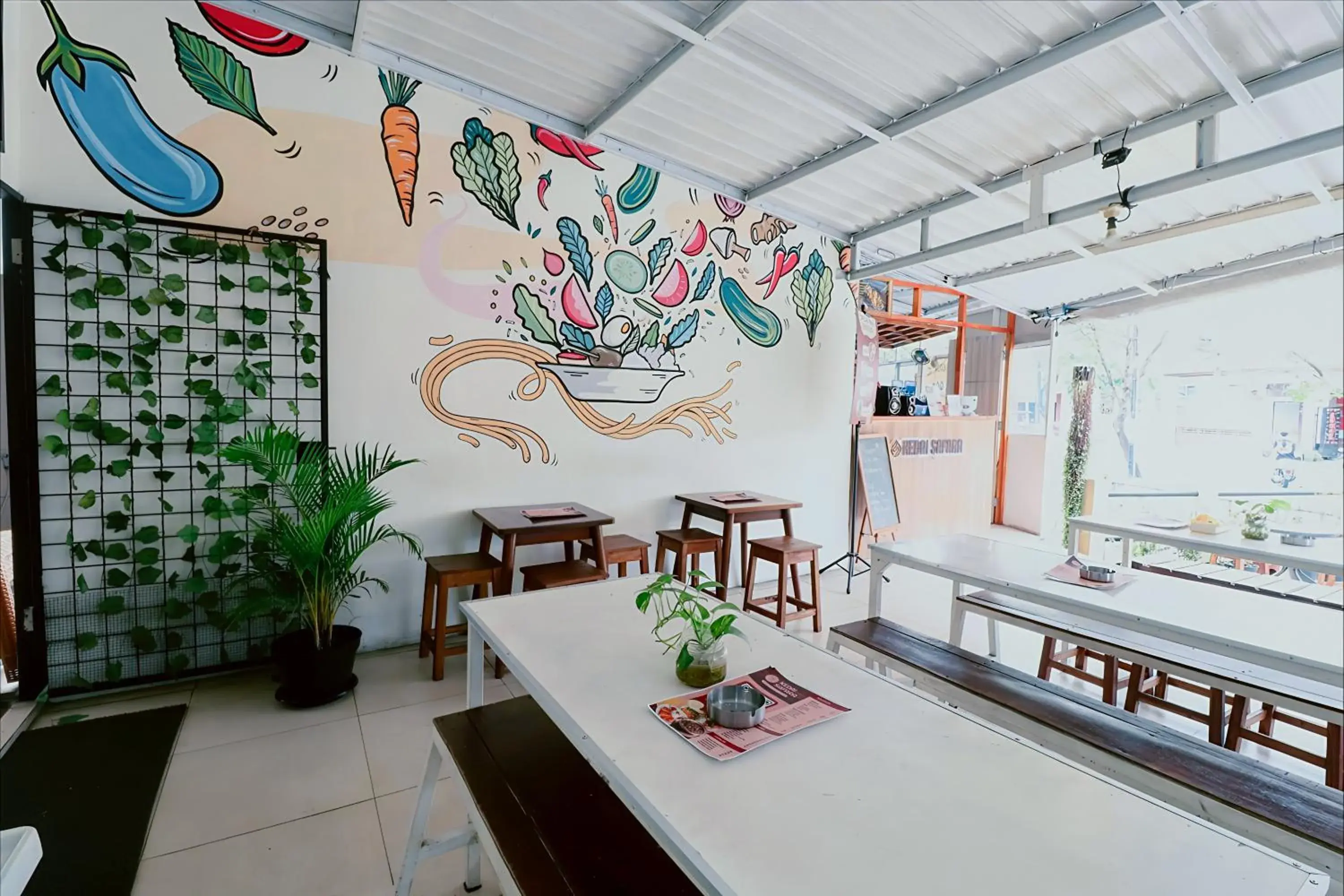 Restaurant/places to eat in Hotel Safara Yogyakarta Restaurant/places to eat in Hotel Safara Yogyakarta