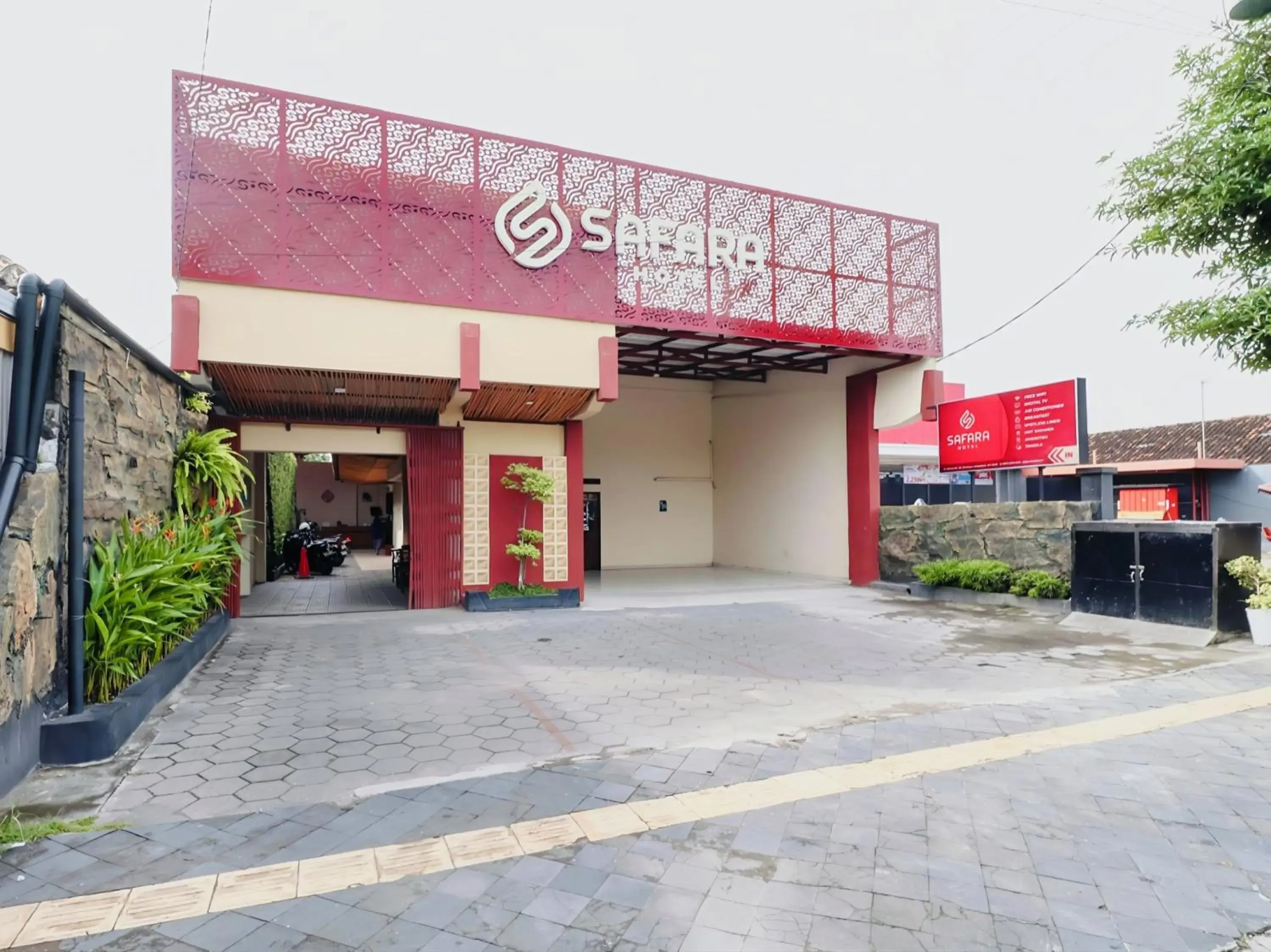 Property building in Hotel Safara Yogyakarta Property building in Hotel Safara Yogyakarta