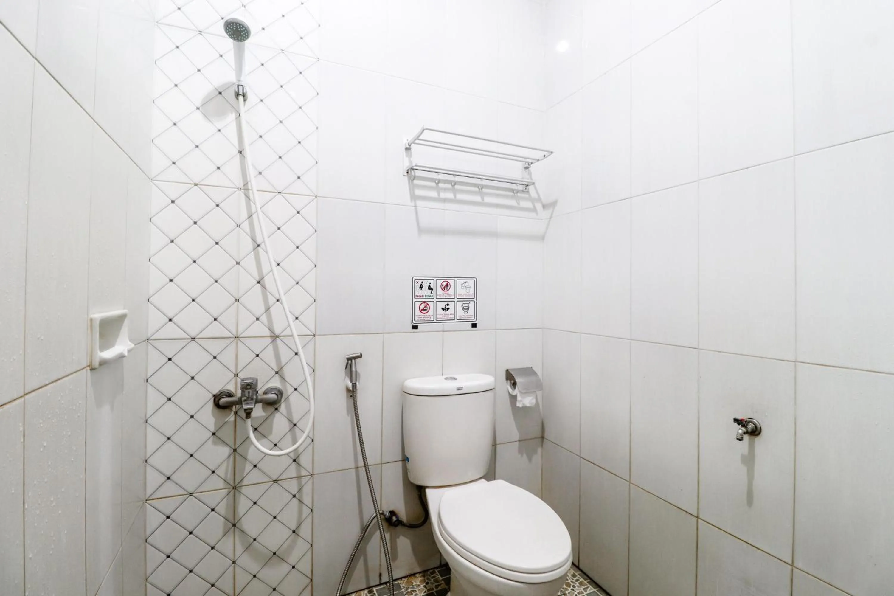 Shower in Hotel Safara Yogyakarta