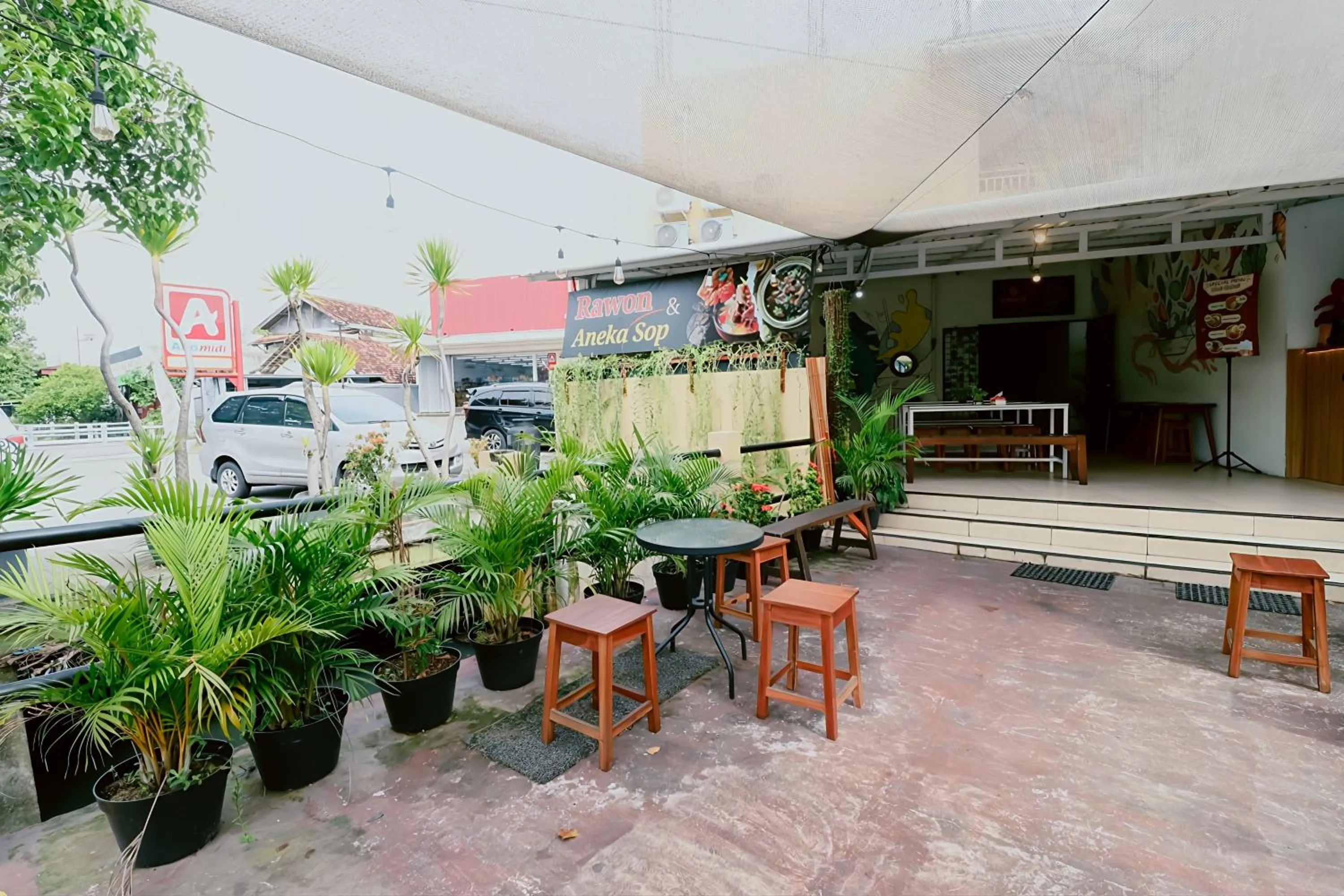 Restaurant/places to eat in Hotel Safara Yogyakarta