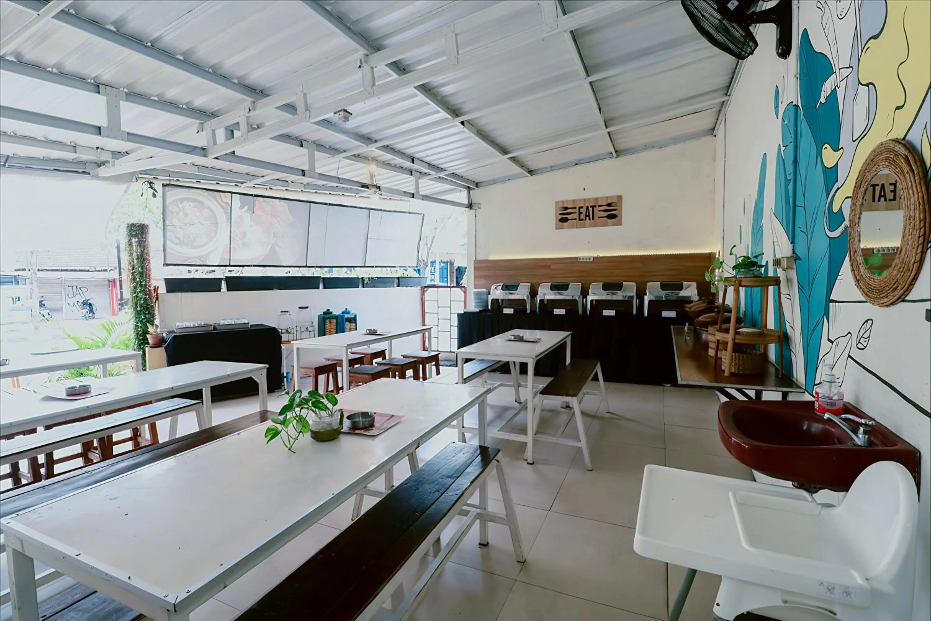 Restaurant/places to eat in Hotel Safara Yogyakarta