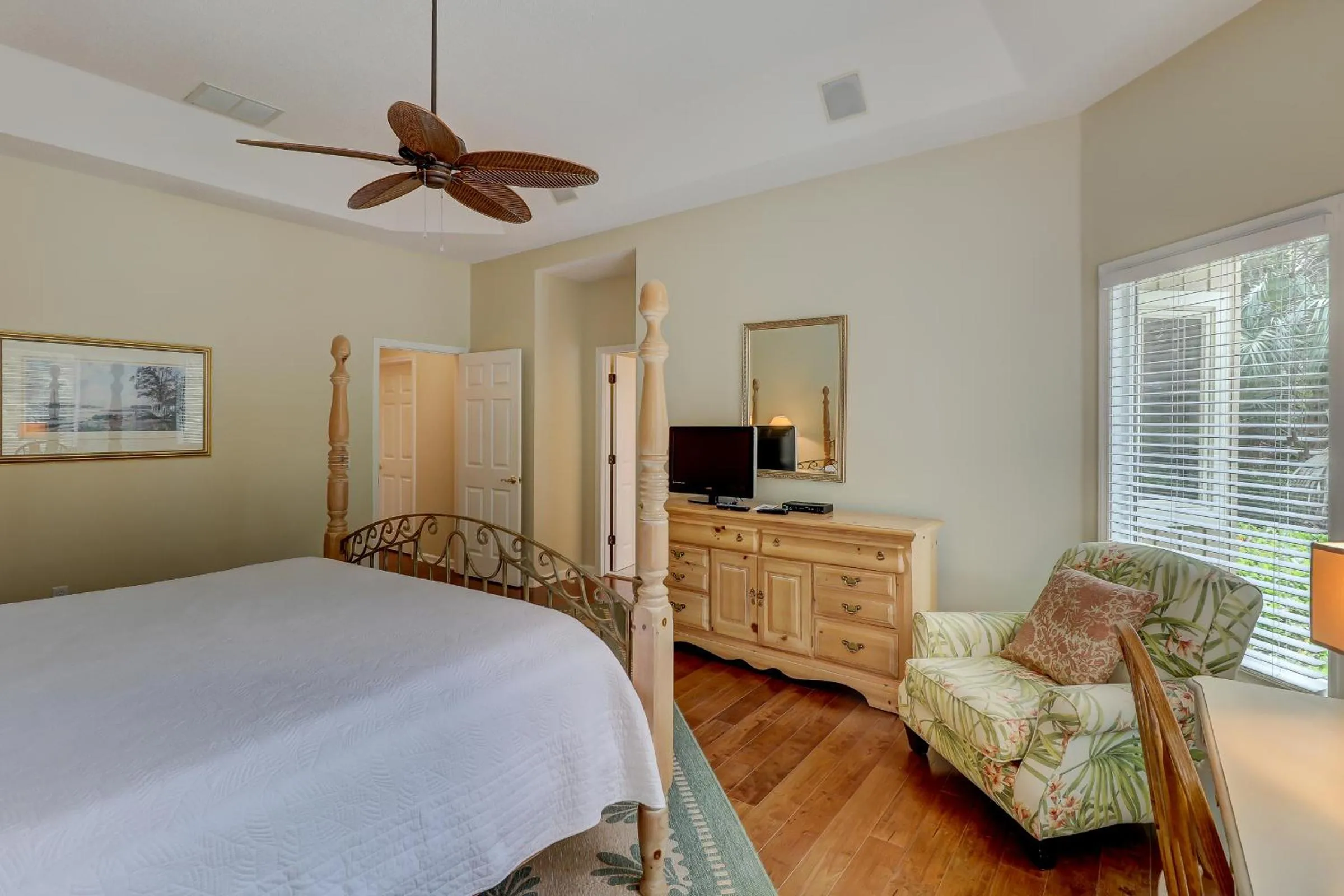 Bed in Updated beach home Private pool Sleeps 12 4 BR 4 BA Bikes & Beach Gear included