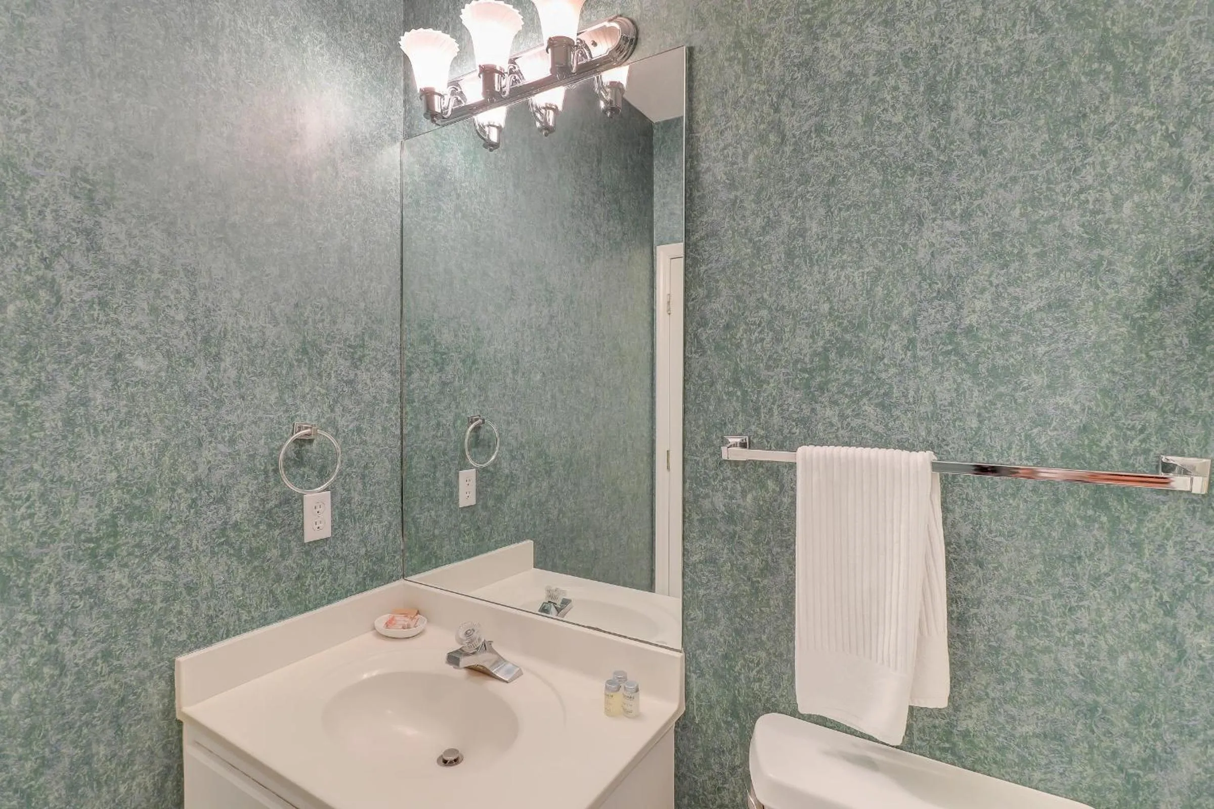 Updated beach home Private pool Sleeps 12 4 BR 4 BA Bikes & Beach Gear included