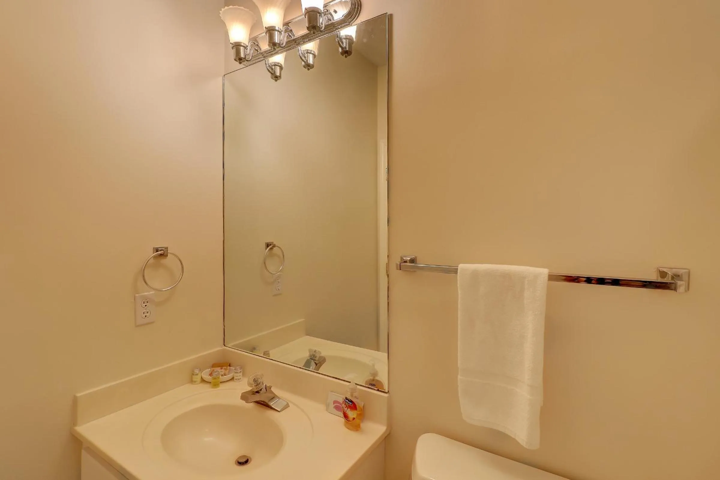 Updated beach home Private pool Sleeps 12 4 BR 4 BA Bikes & Beach Gear included