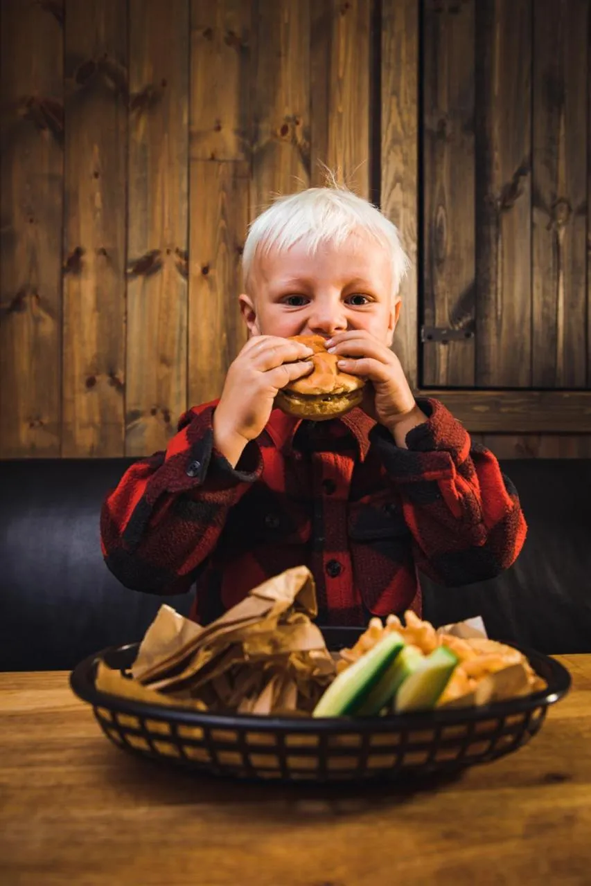 Restaurant/places to eat in Hemsetunet Apartments