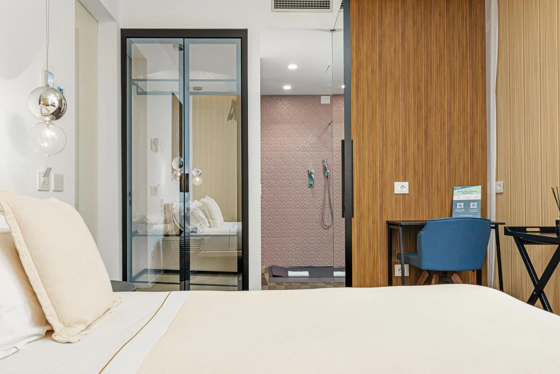 Bedroom, Bed in HOTIDAY Olbia Wallure