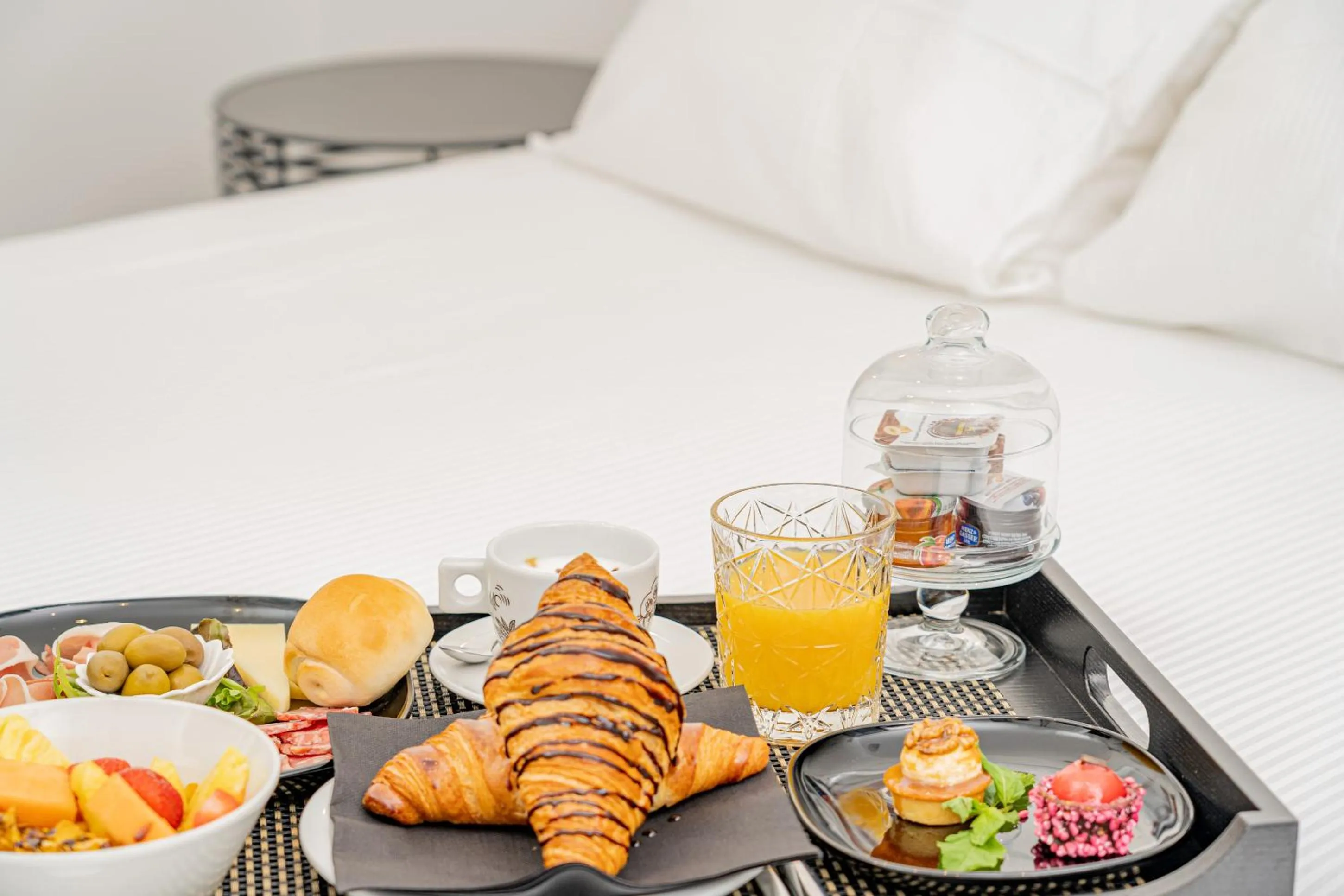 Breakfast, Bed in HOTIDAY Olbia Wallure