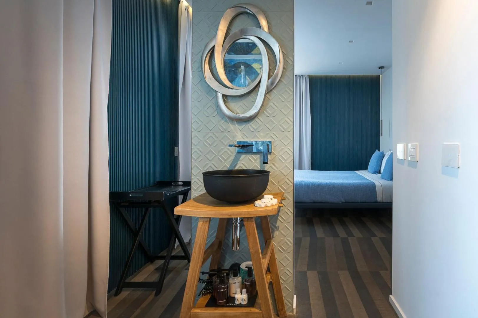 Photo of the whole room, Bed in HOTIDAY Olbia Wallure