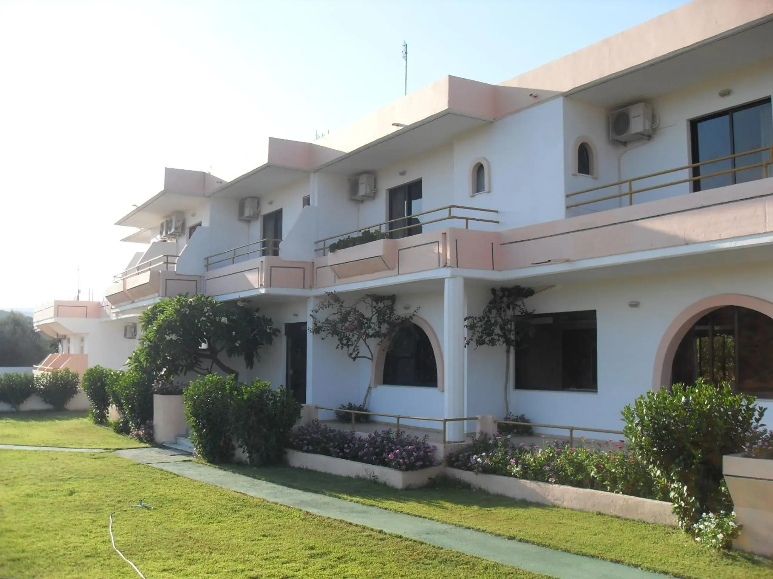 Facade/entrance in Vera Studios Facade/entrance in Vera Studios