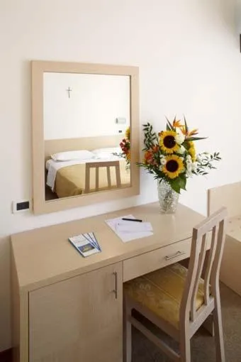 Seating area, Bed in Hotel Dolores