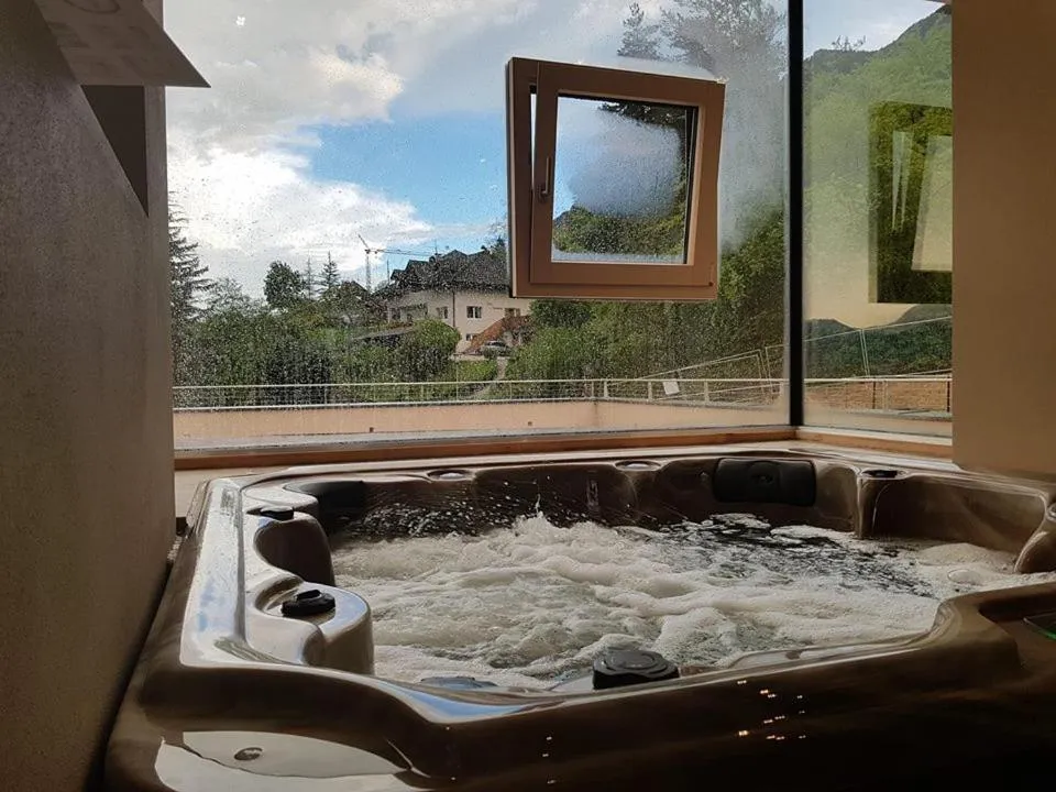 Hot Tub in Aparthotel Malga