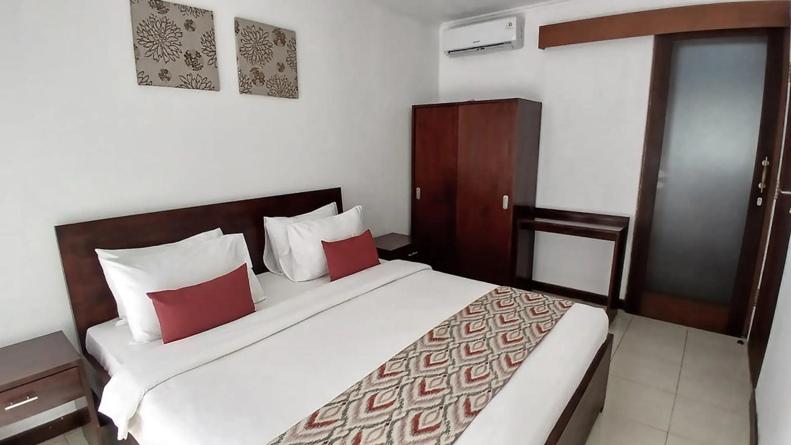 Bedroom, Bed in Sekuta Condo Suites