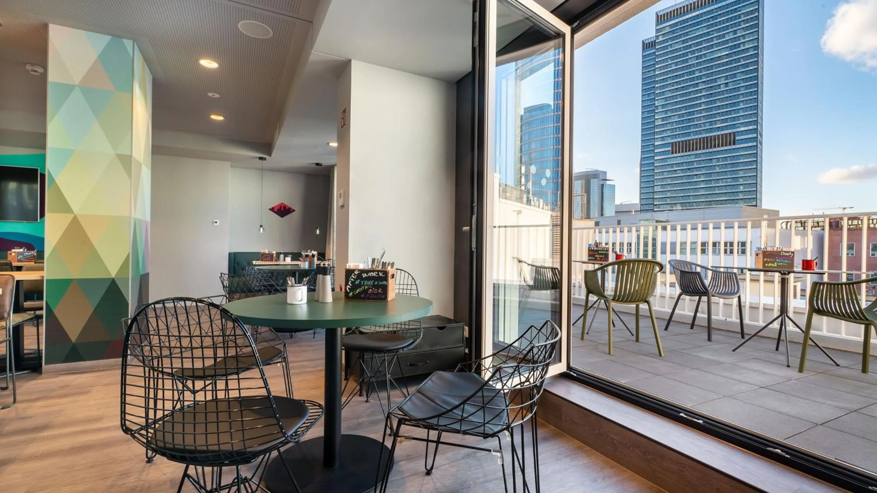 Restaurant/places to eat in Holiday Inn - the niu, Charly Frankfurt City by IHG