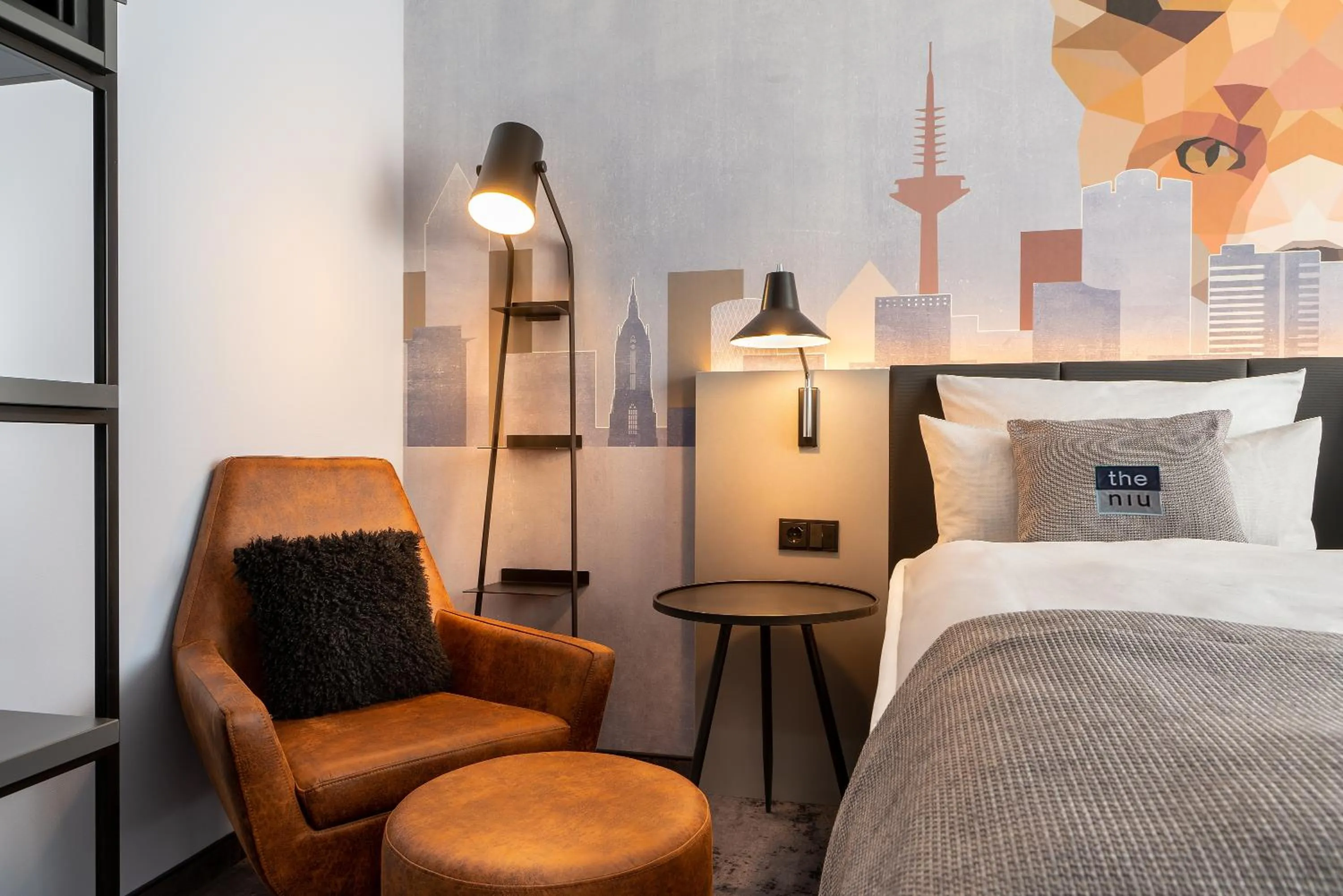 Seating area, Bed in Holiday Inn - the niu, Charly Frankfurt City by IHG